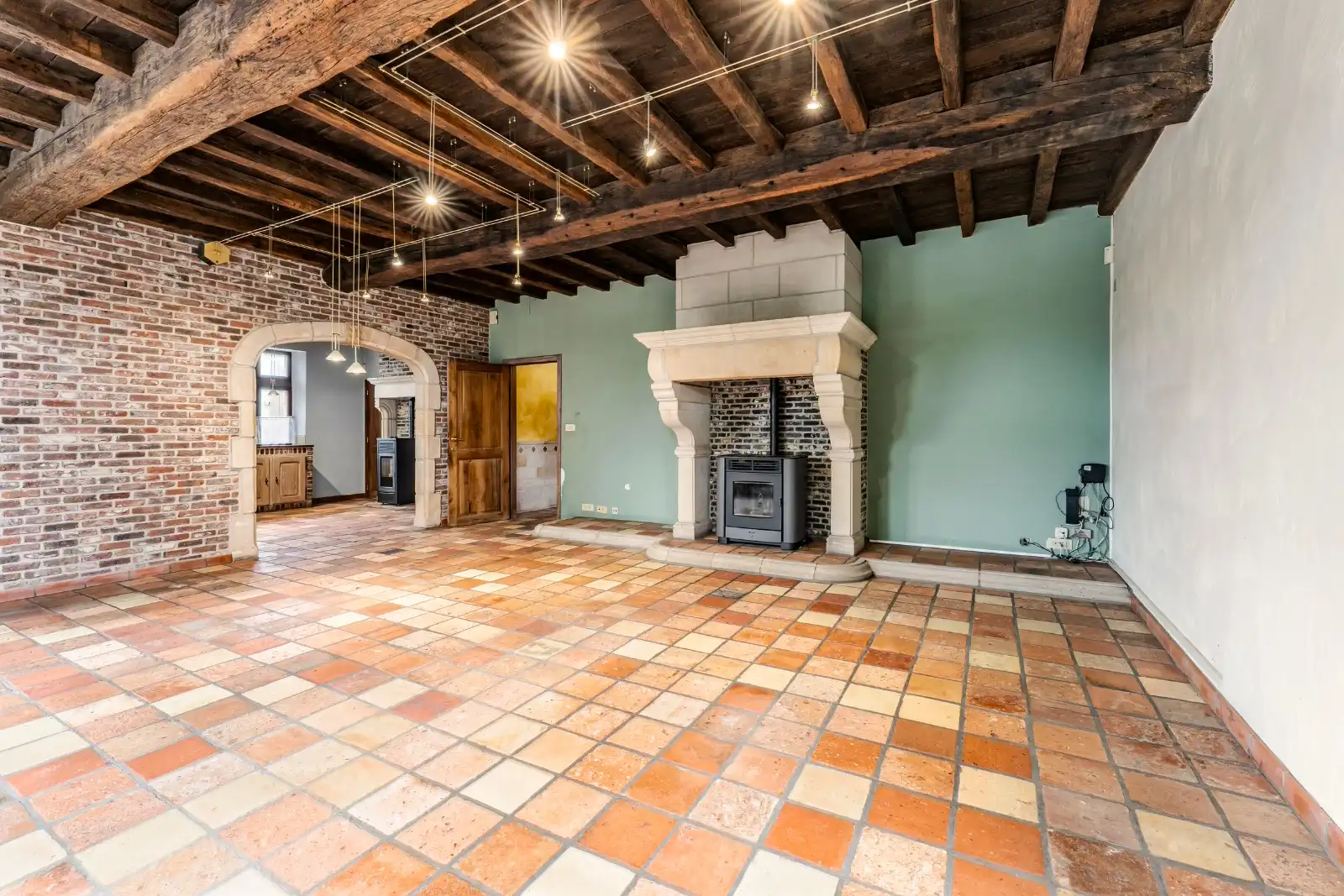 Karaktervolle halfopen woning op een riant perceel van 2.144 m² in Sint-Eloois Winkel! foto 5