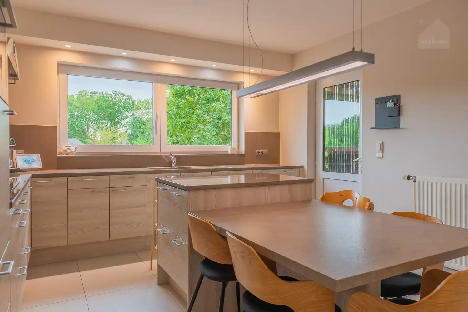Vrijstaande gezinswoning met 4 slaapkamers op ruim 20 are grond foto 2