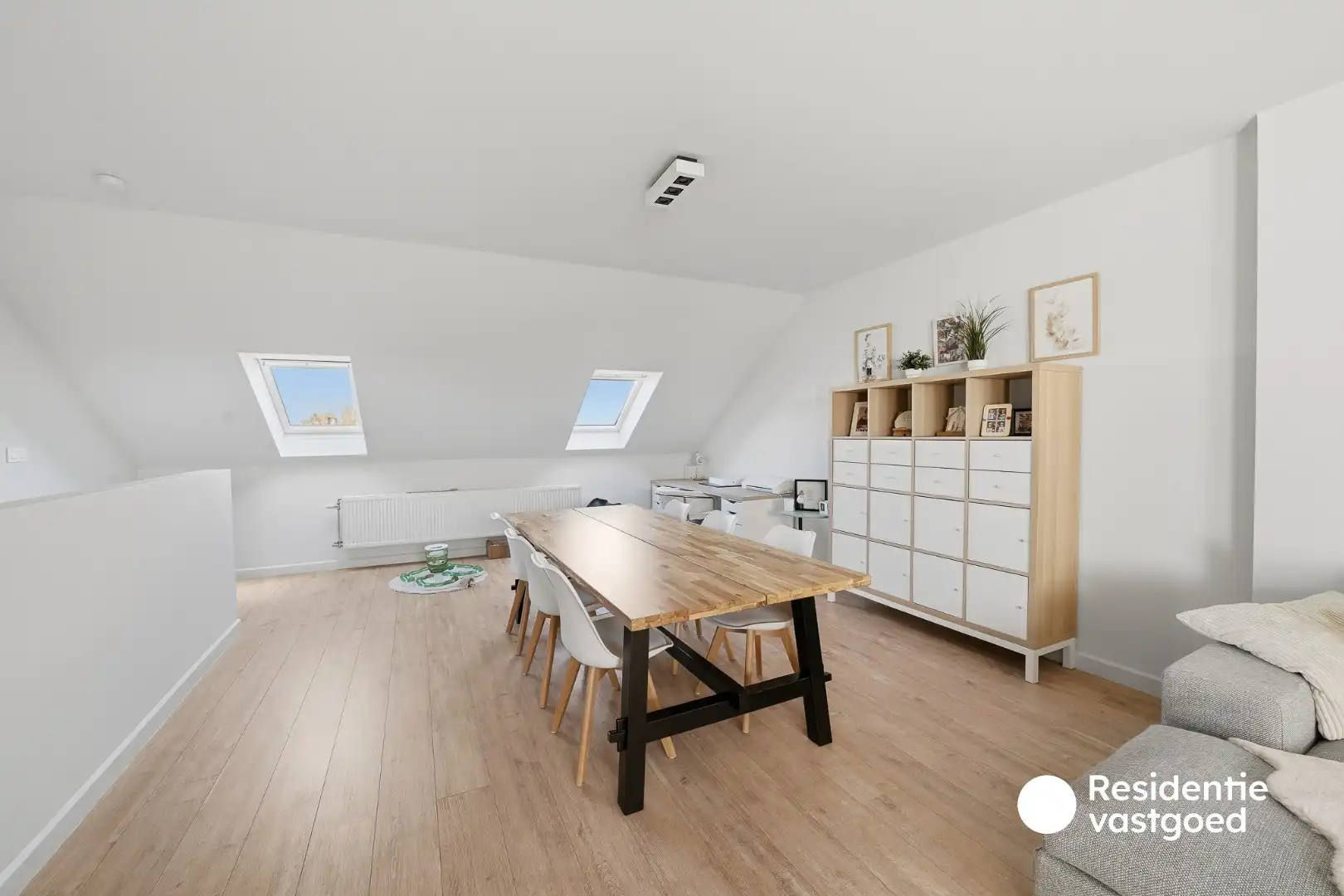 Instapklare woning met dubbele garage, 3 kamers en zongerichte buitenruimtes foto 14