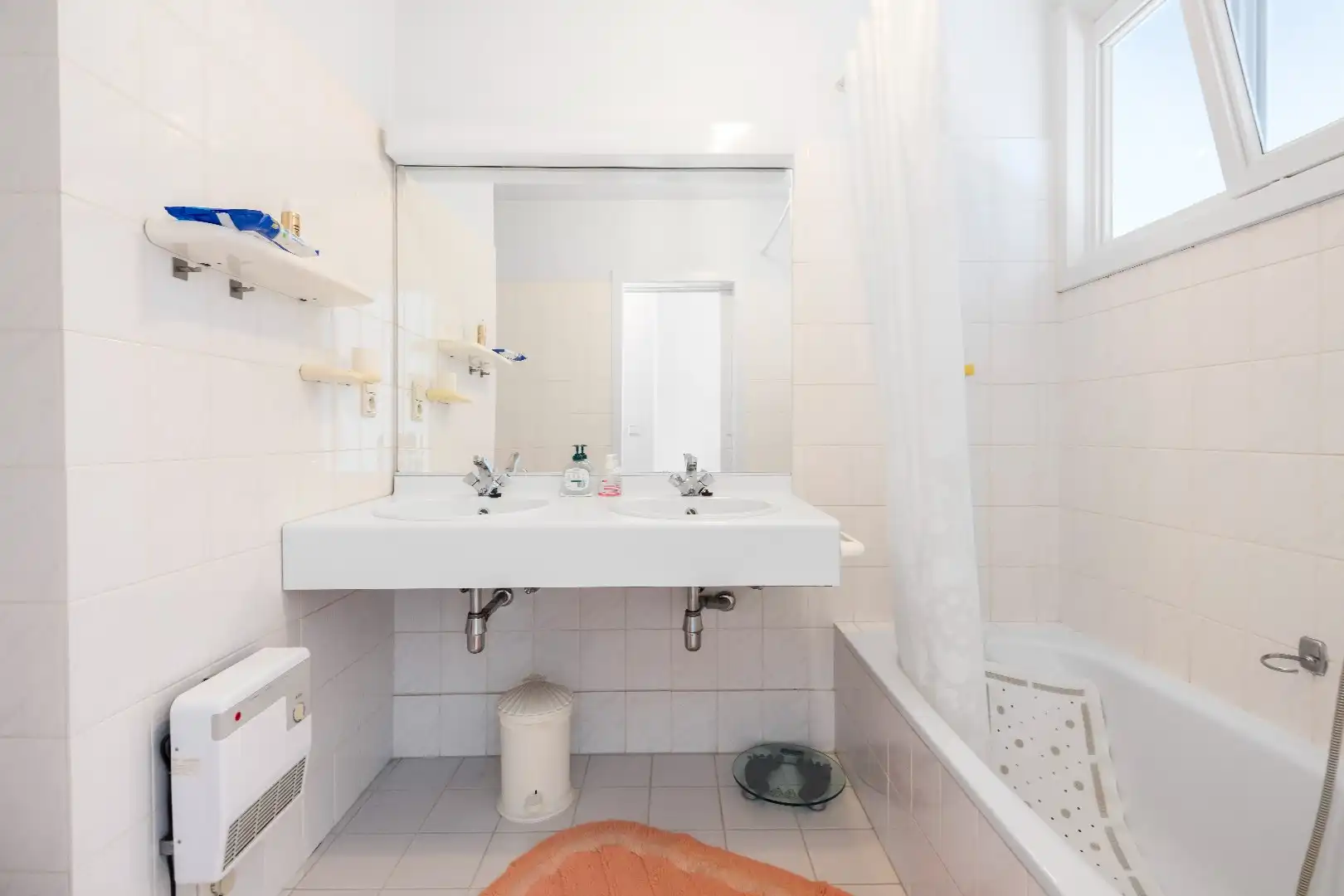 Dakappartement met zijdelings zeezicht gelegen tussen het Driehoeksplein en het  Albertplein in het Zoute. foto 12