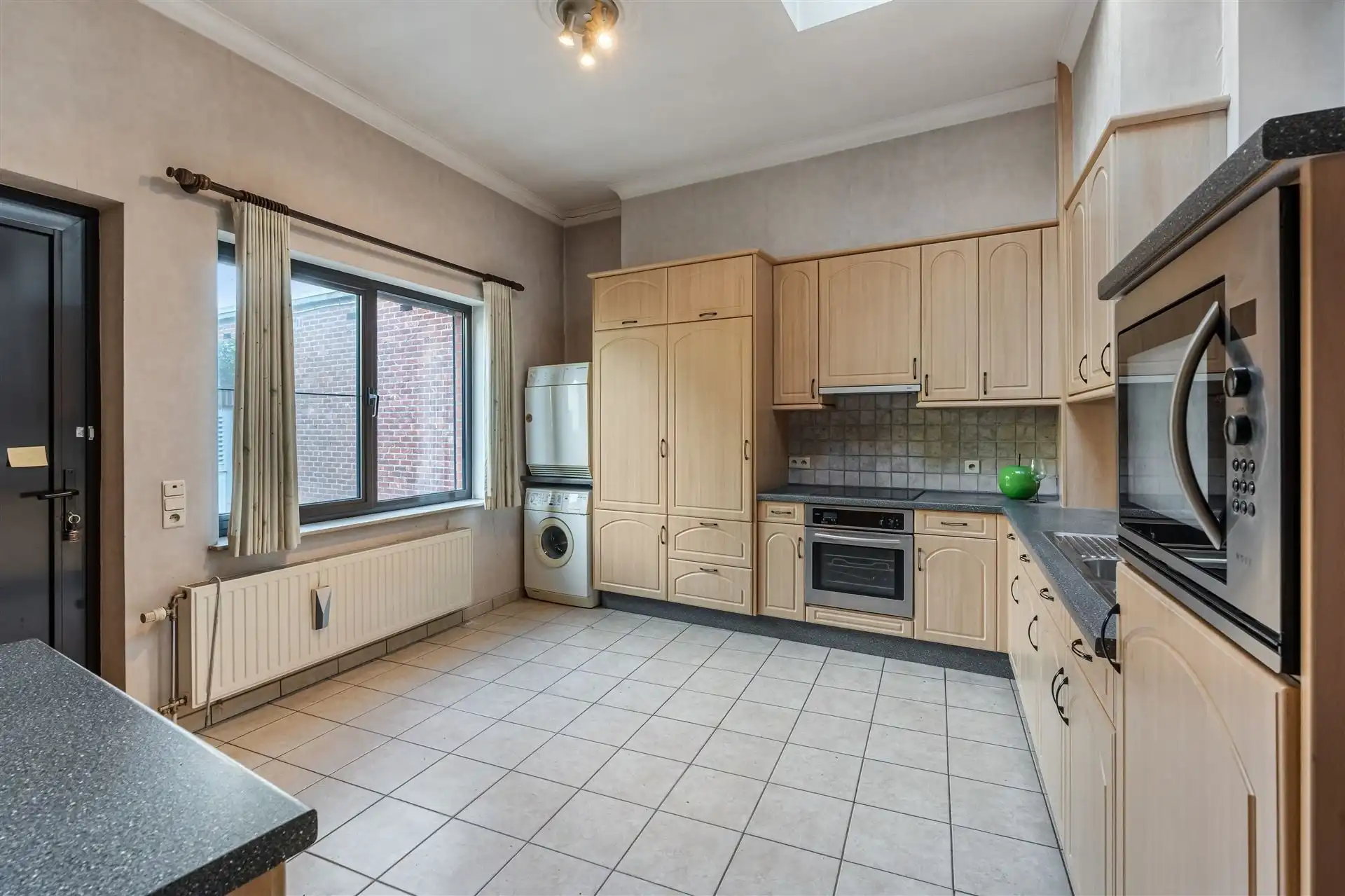 Woning met handelsgedeelte en opslagplaats. foto 17