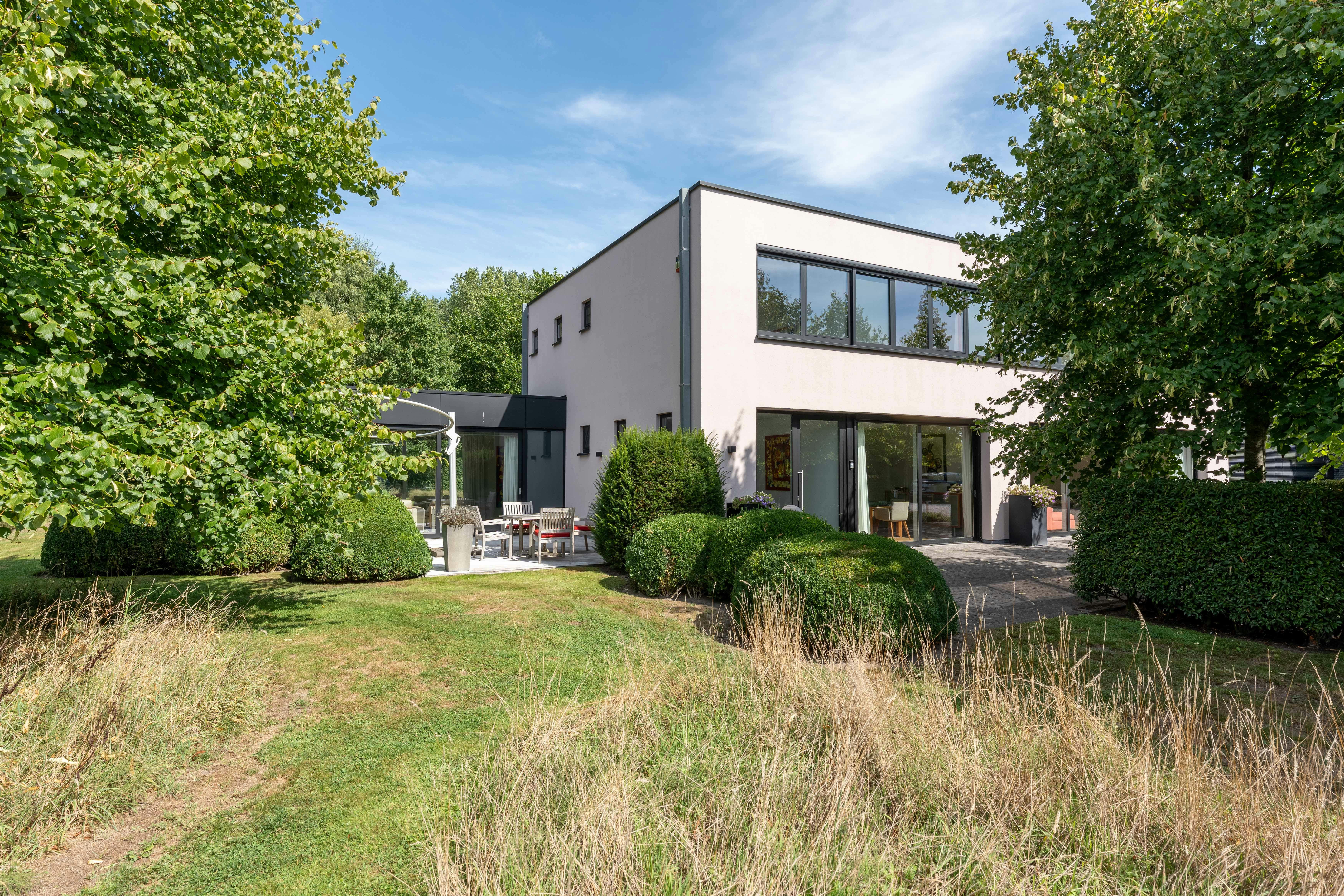 Unieke villa in het landelijke Moerkerke (Damme) foto {{pictureIndex}}
