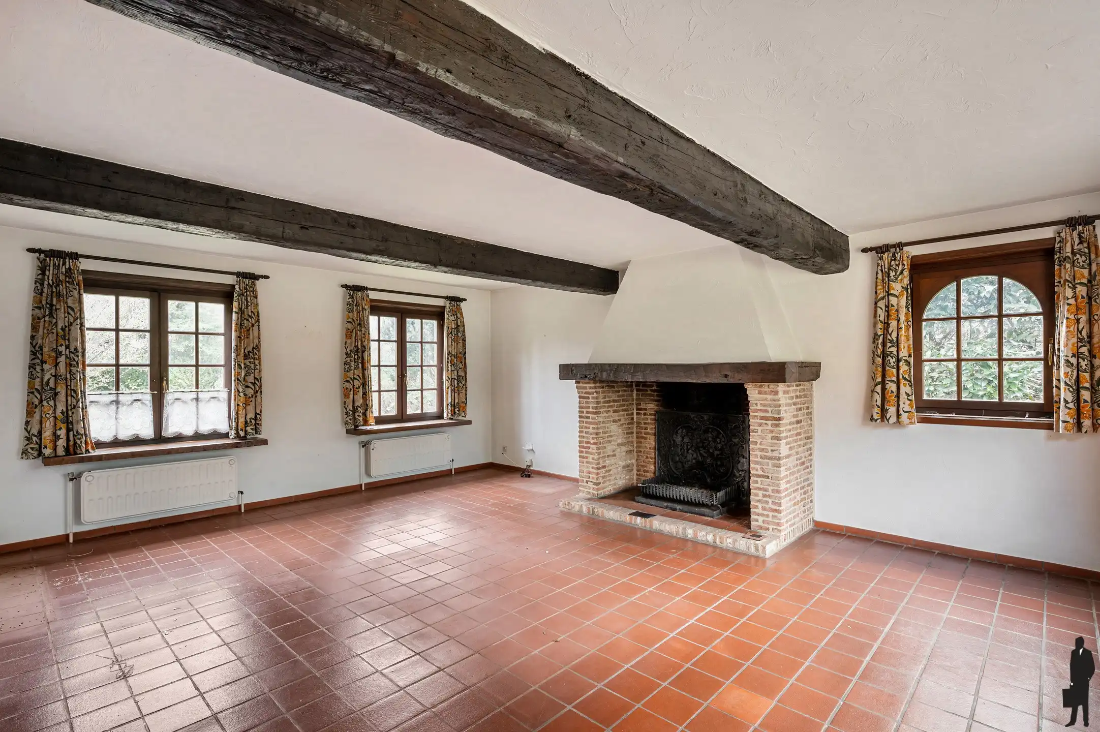 Te renoveren villa, in een bijzonder groene en residentiële omgeving!  foto 7