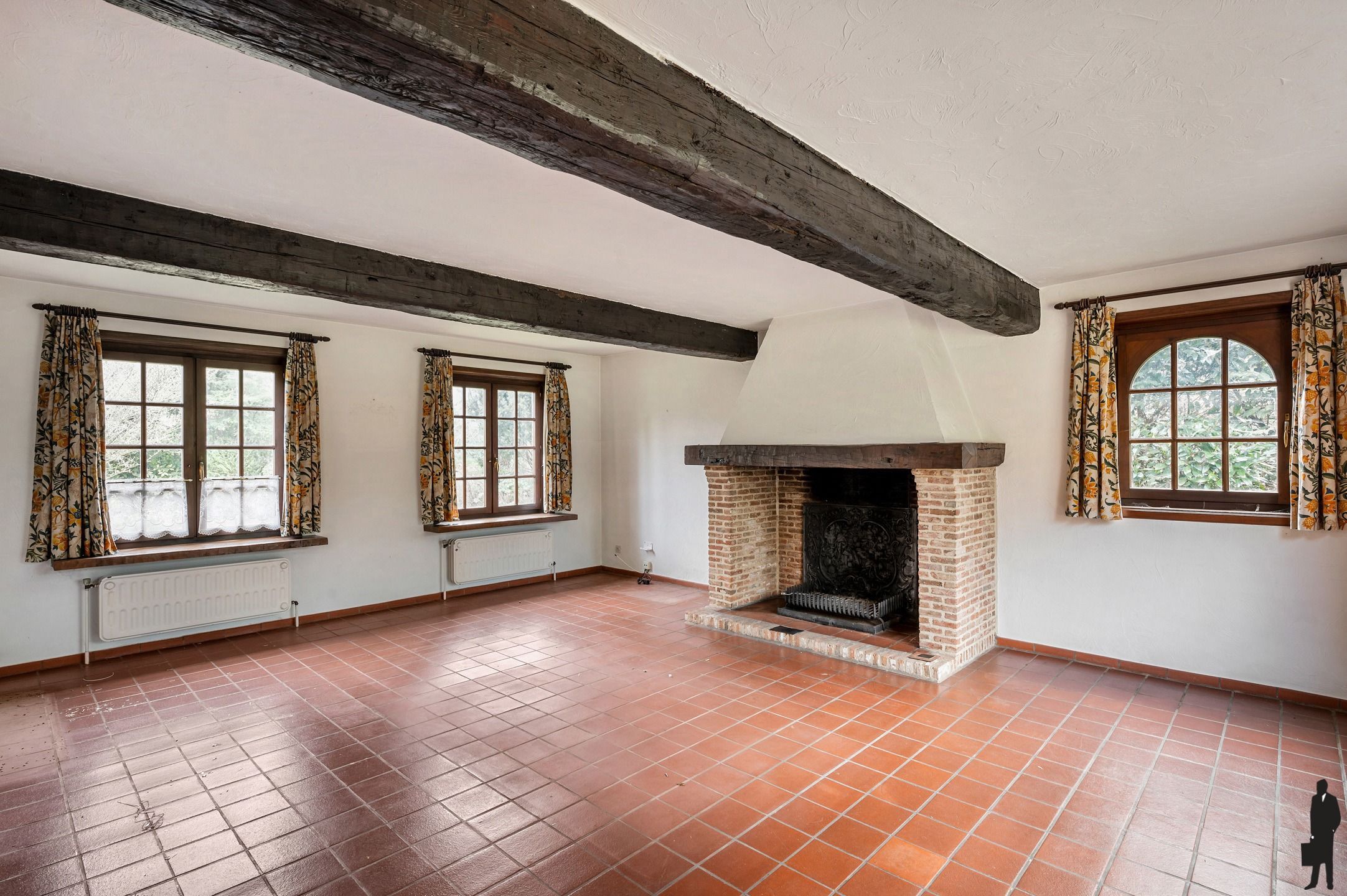 Te renoveren villa, in een bijzonder groene en residentiële omgeving!  foto 7