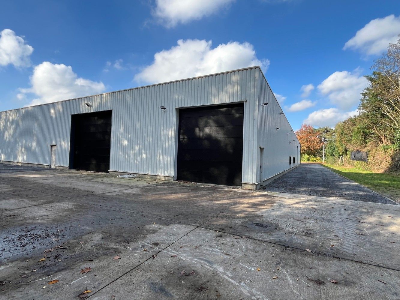 750m² opslagruimte met kantoor foto {{pictureIndex}}