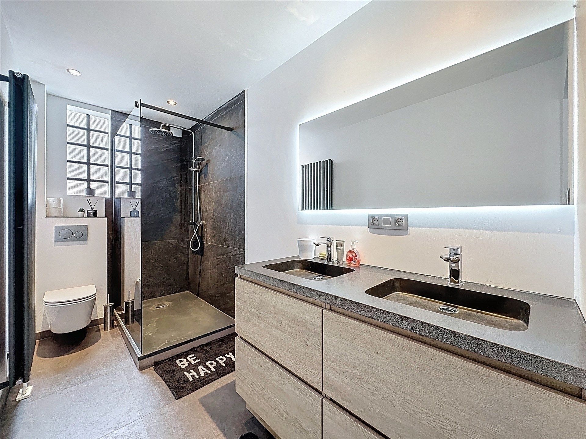 Prachtige gezinswoning met 4 slaapkamers, 2 badkamers op een perceel van 760m²! foto 3