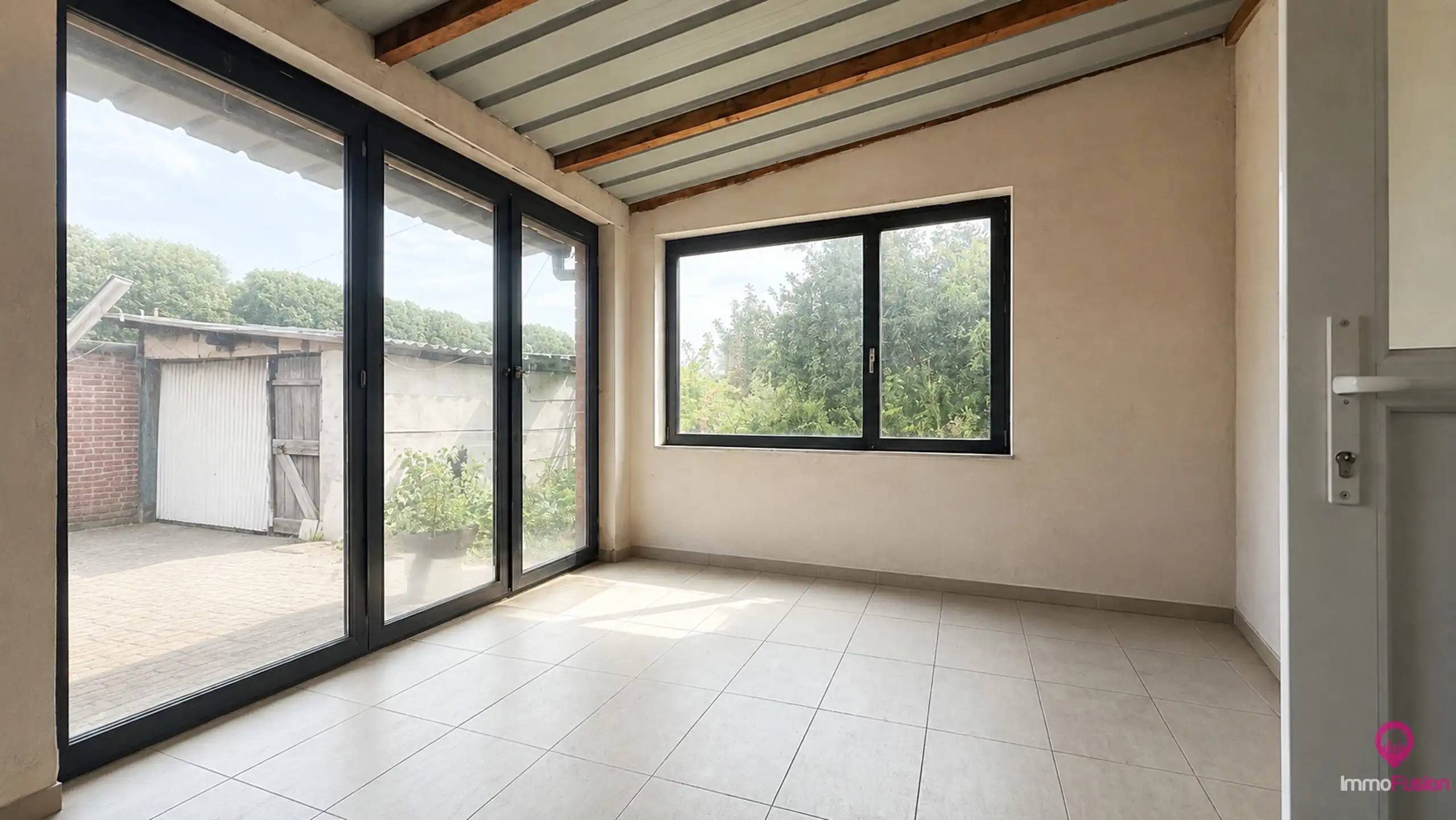 Instapklare woning met veranda, tuin en garage! foto 10