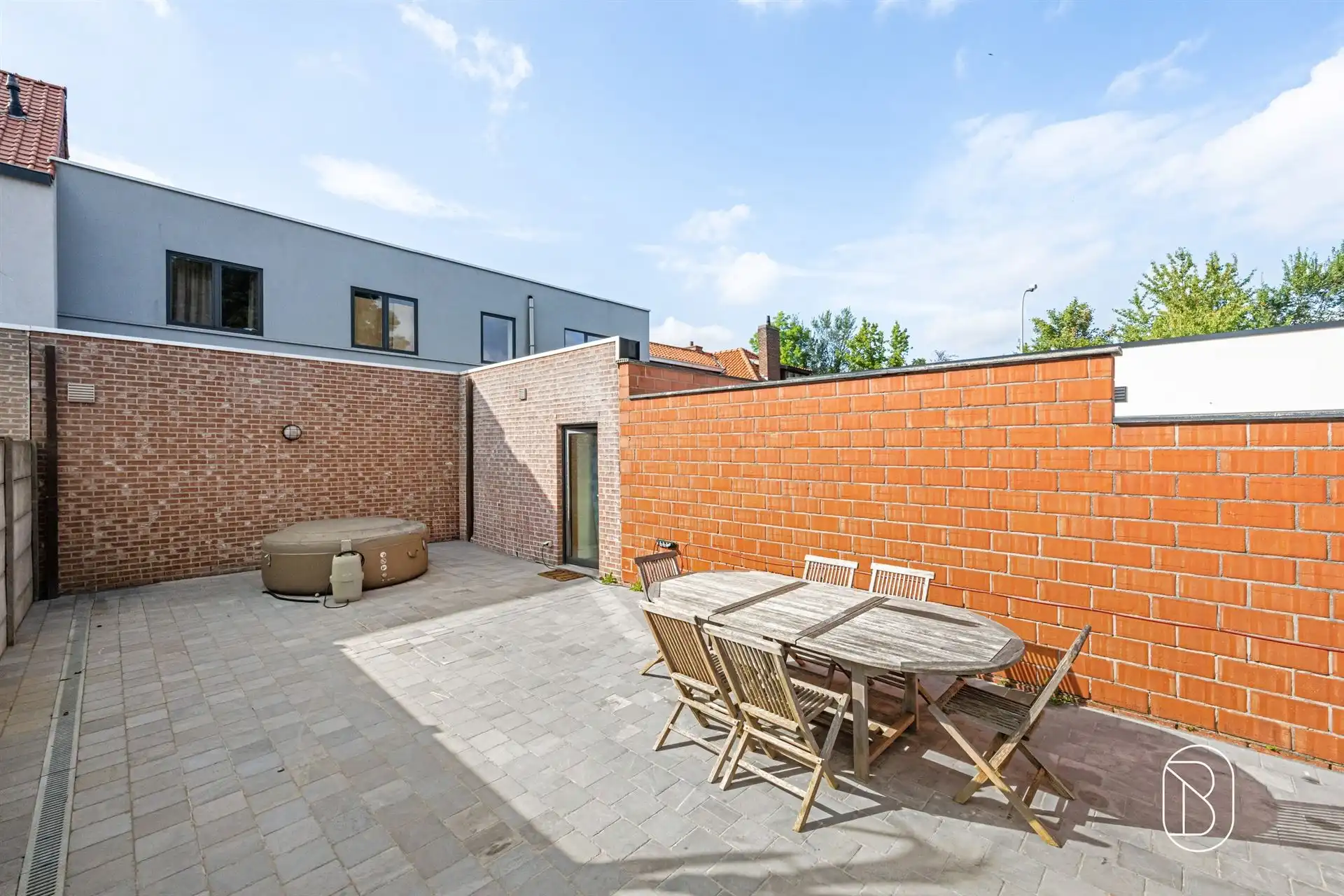 Topgelegen kantoor/handelspand met appartement foto 10