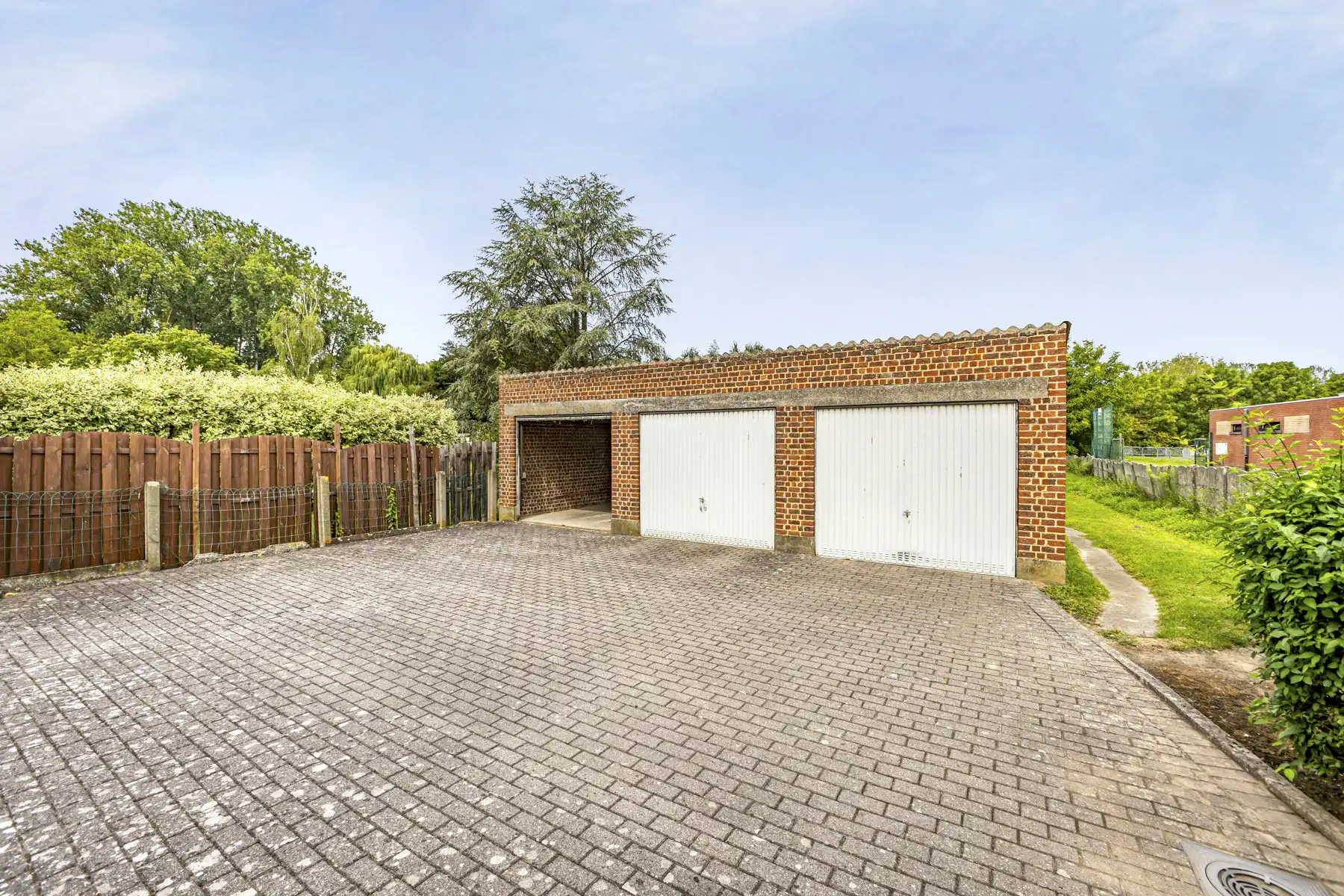 Gelijkvloers-appartement met tuin en garage foto 4