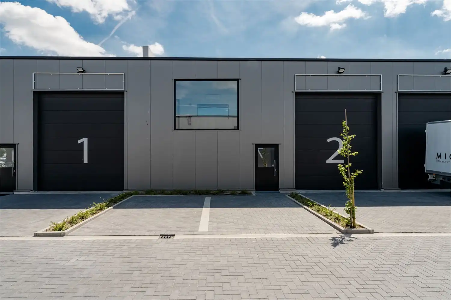 Recente bedrijfsunit met kantoor en kantine foto 10