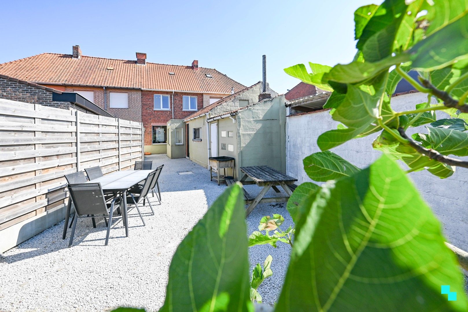 Stadswoning in Waregem met tuin en uitweg foto 14