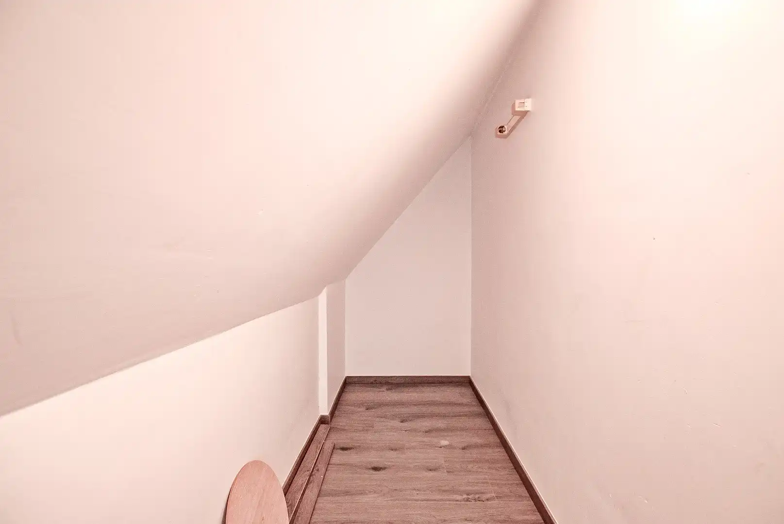 Instapklaar lichtrijk dakappartement in hartje Veurne (61m²) foto 7
