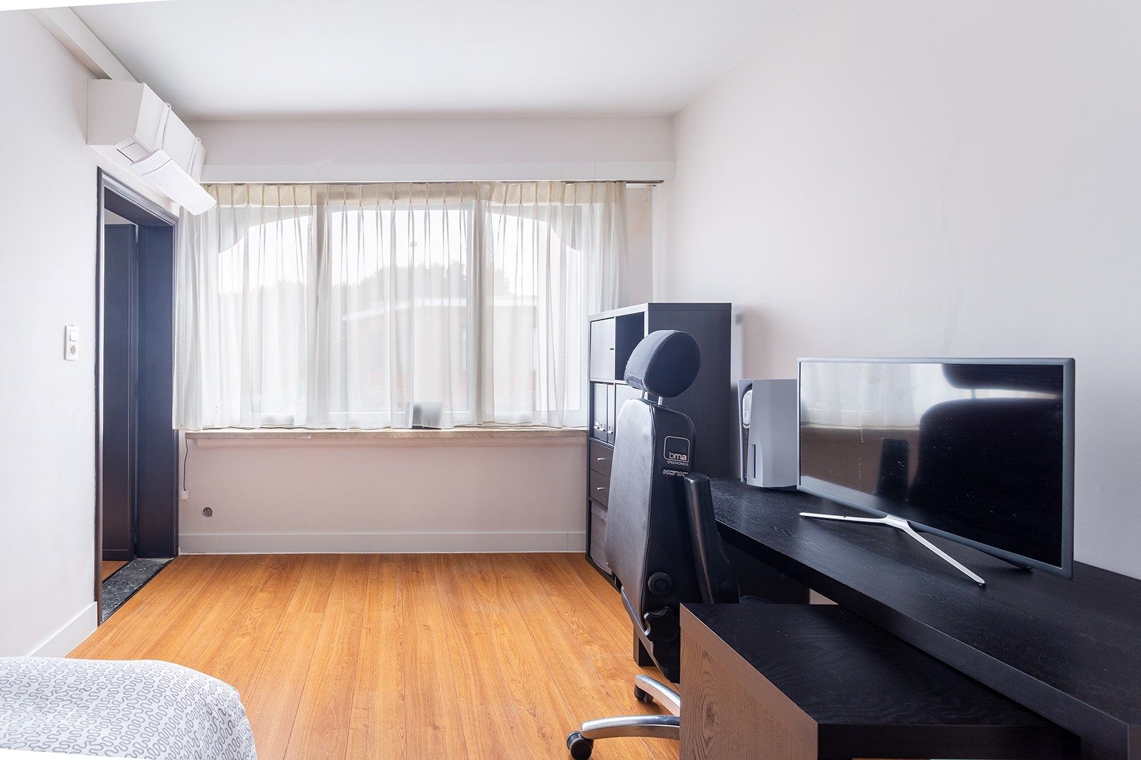 Ruime gerenoveerde, instapklare woning met 6 slaapkamers en drie badkamers foto 18