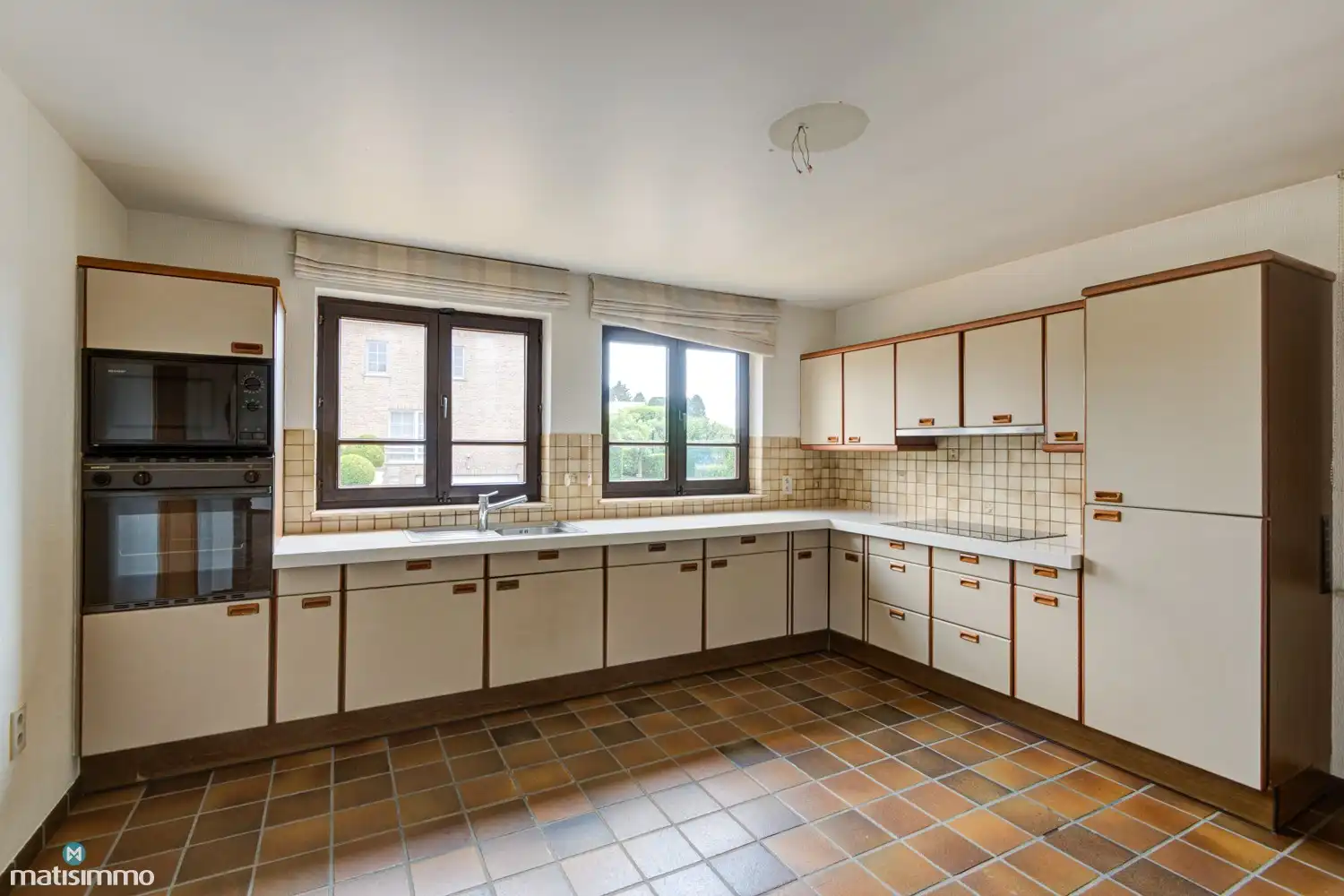 ZEER RUIME GEZINSWONING MET 4 SLAAPKAMERS, GARAGE EN TUIN TE BILZEN foto 10