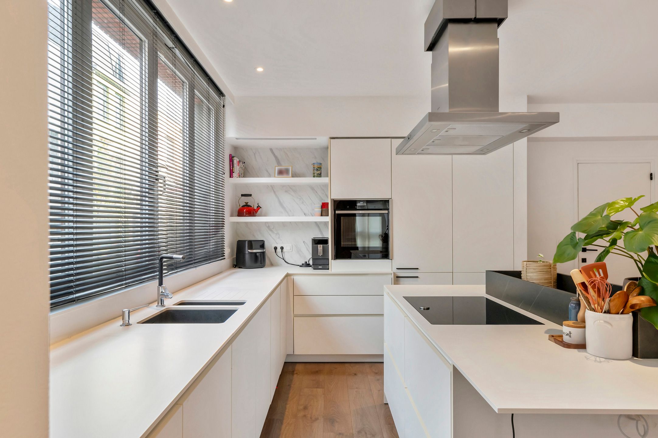 Instapklaar ruim gelijkvloers appartement in hartje Zurenborg foto 5