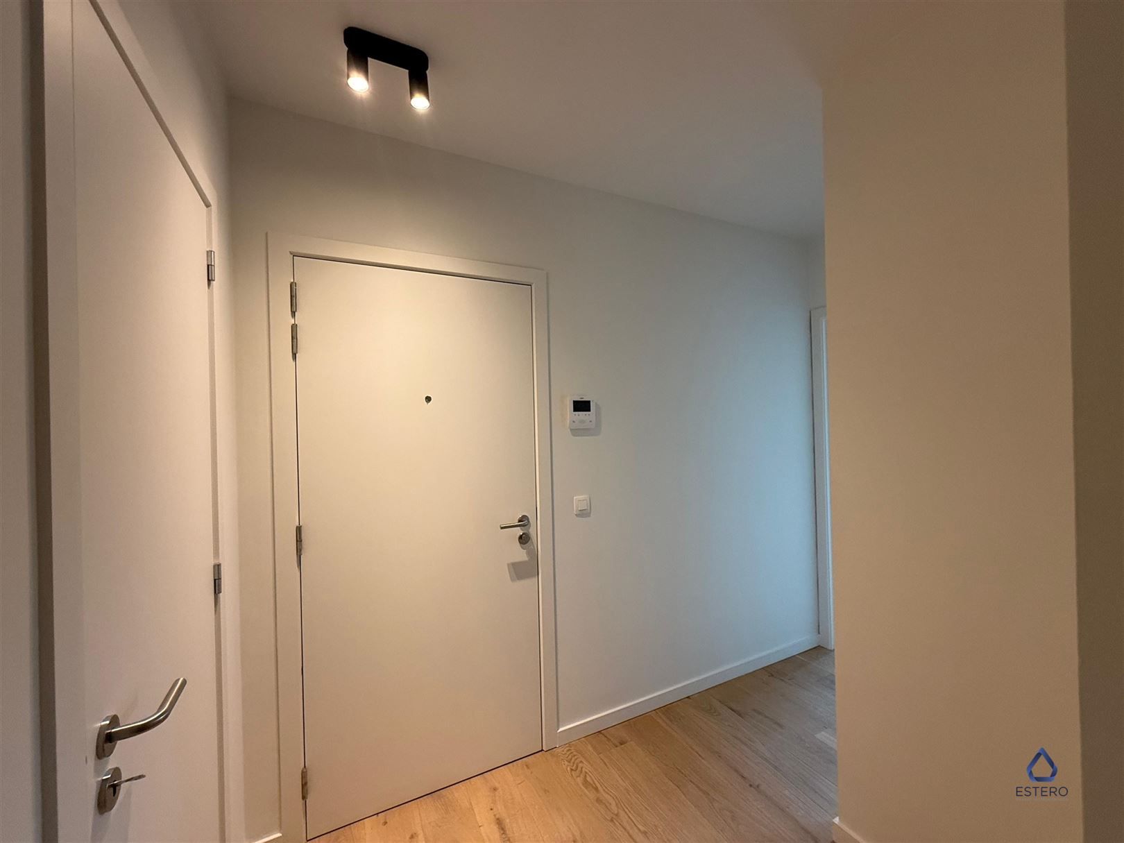 Modern nieuwbouwappt 2-SLK met Terras te Tour & Taxis foto 2