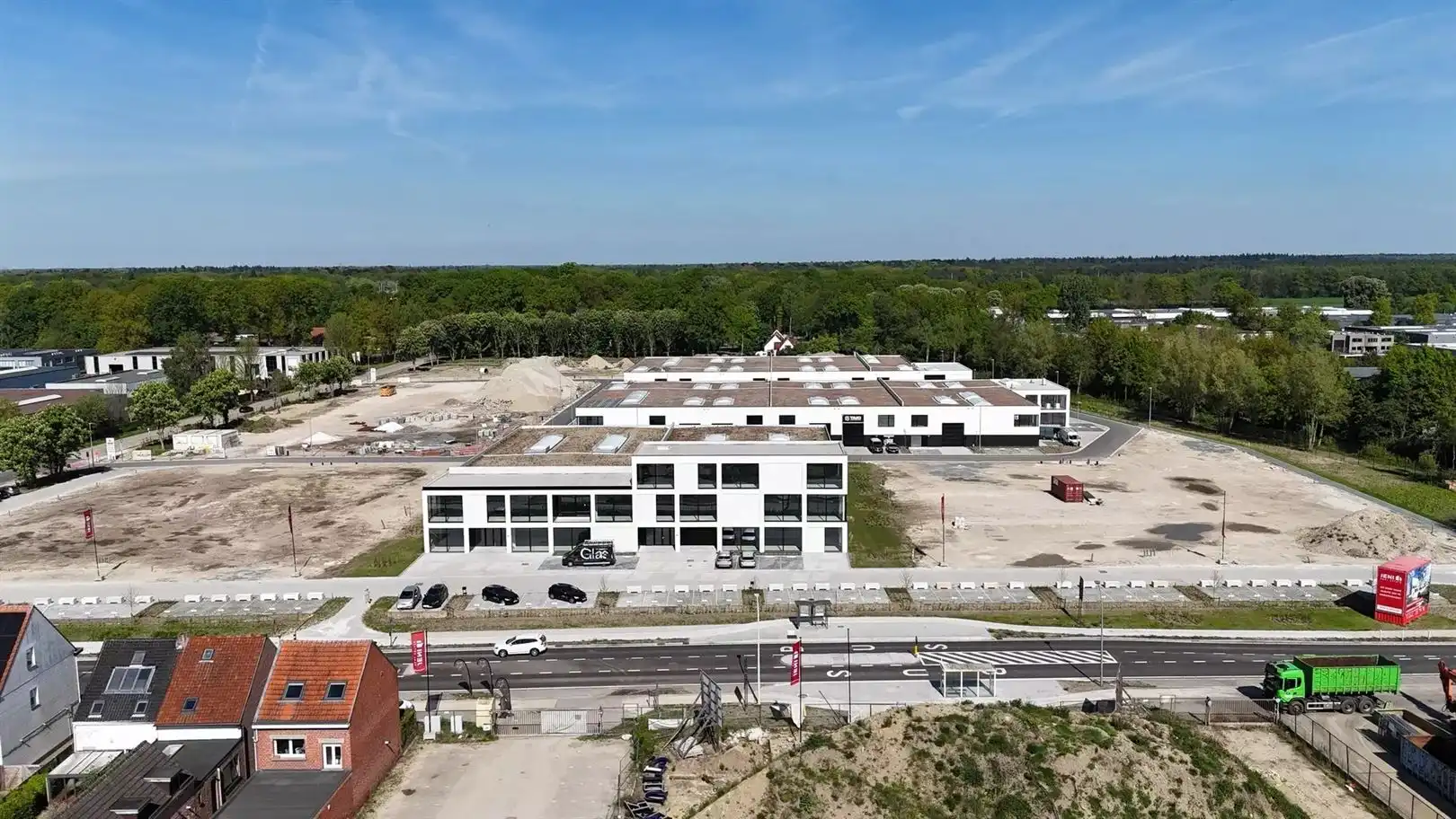 Build-to-suit bedrijfsgebouwen op bedrijvenpark De Zwaan foto {{pictureIndex}}