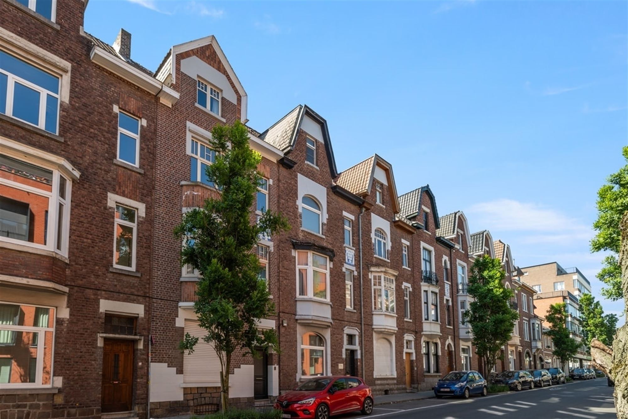 PRACHTIG HERENHUIS MET VEEL CHARME IN HET CENTRUM VAN SINT-TRUIDEN  foto 2
