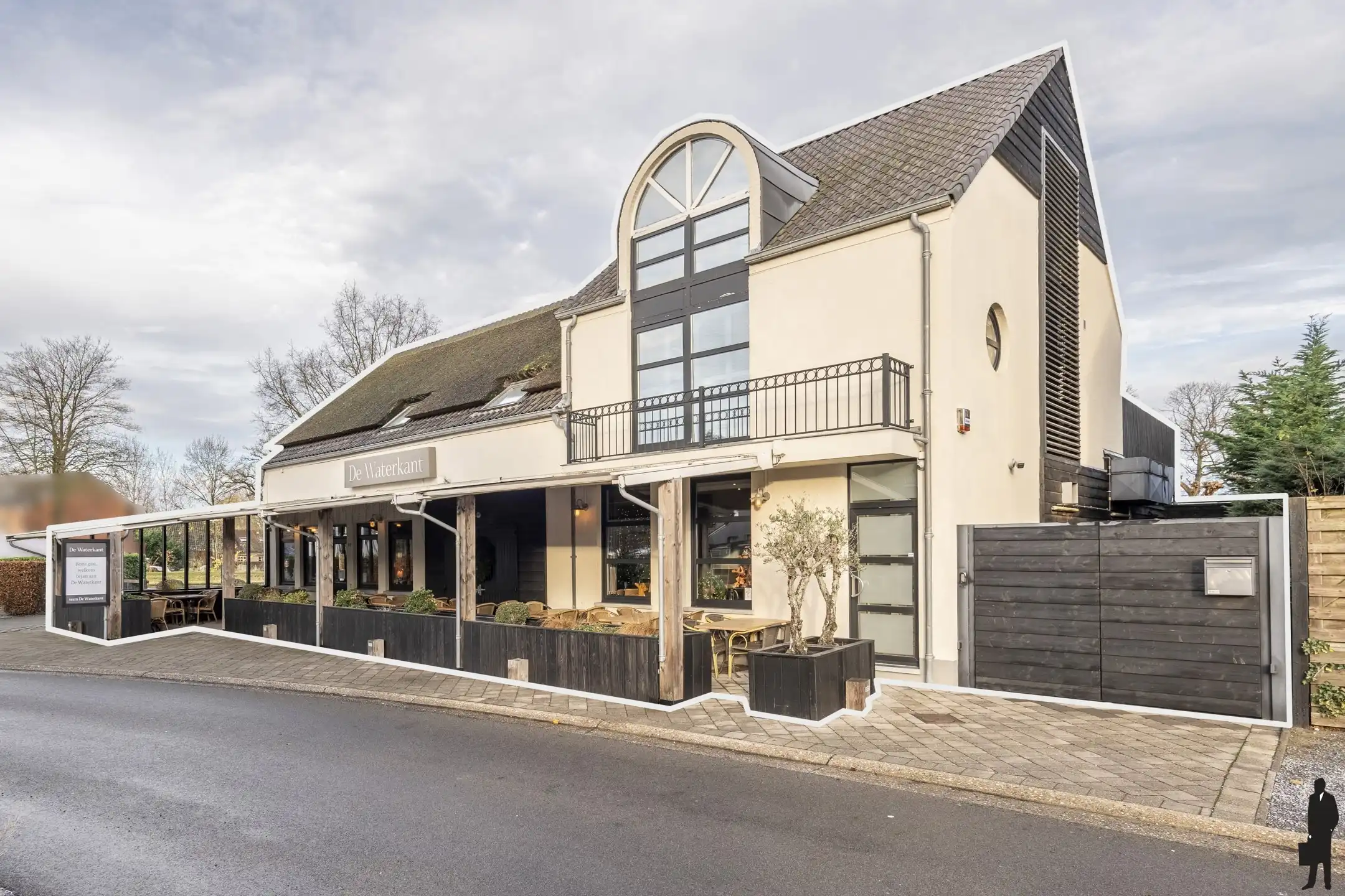 Brasserie met ruime duplexwoning en bouwgrond op toplocatie foto 2