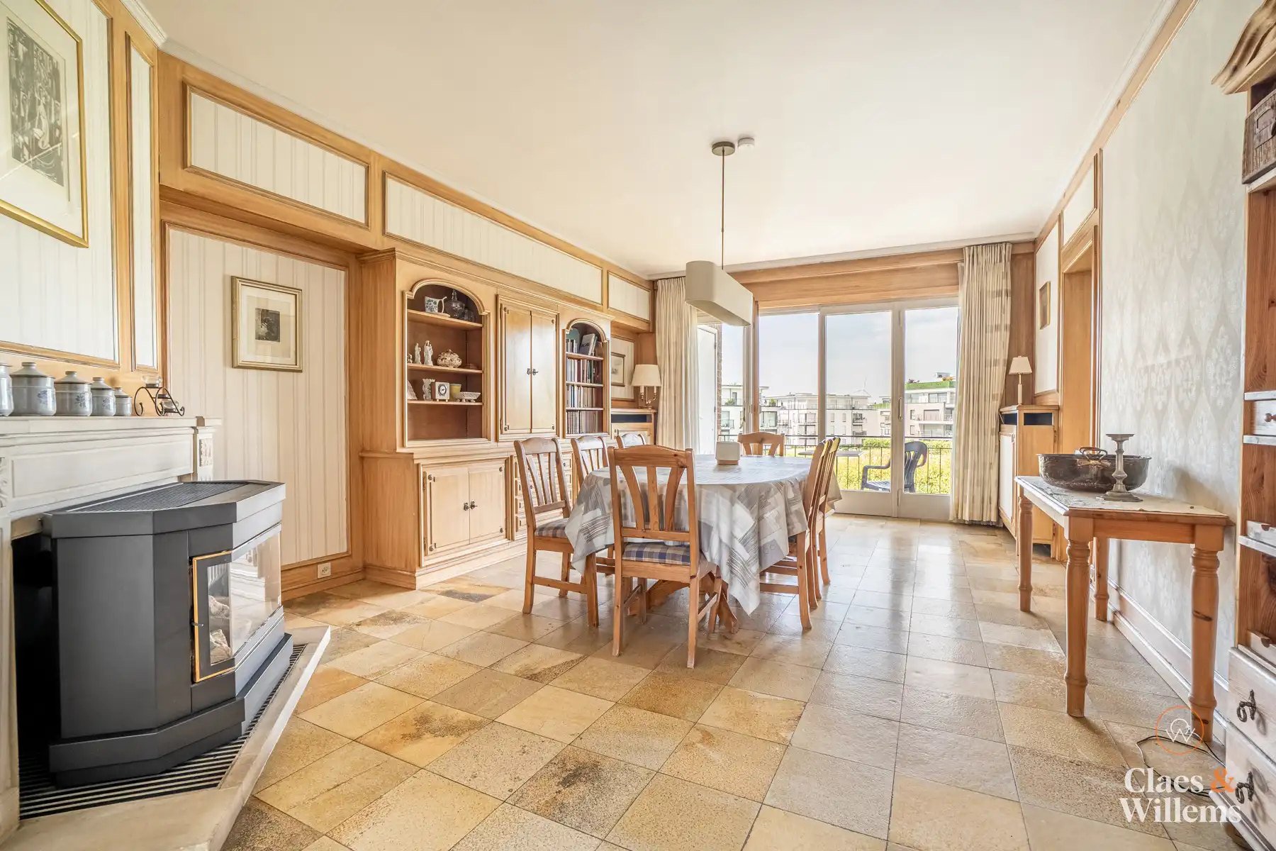 Ruime bel-etagewoning nabij centrum Halle foto 4
