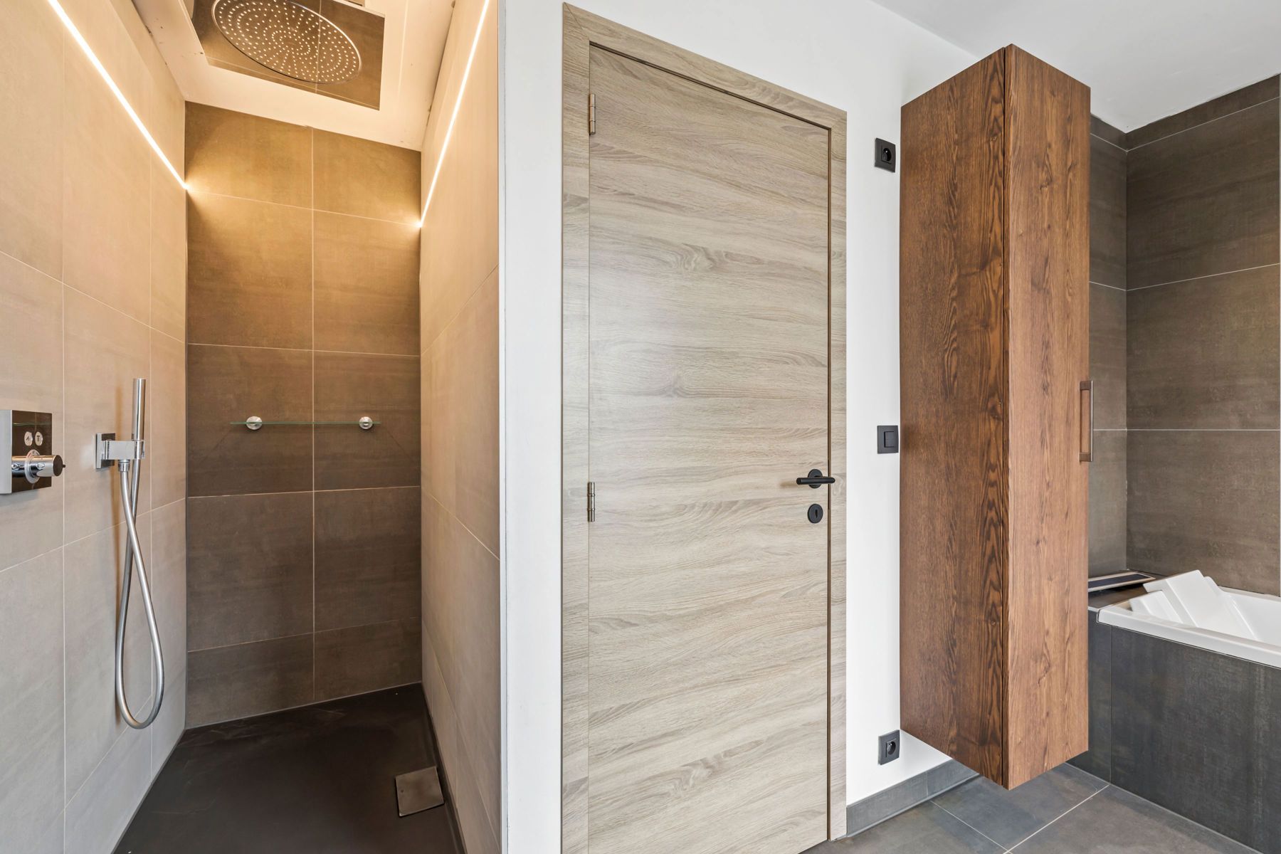 BEN OPEN BEBOUWING mét dubbele garage en afz. extra garage foto 18