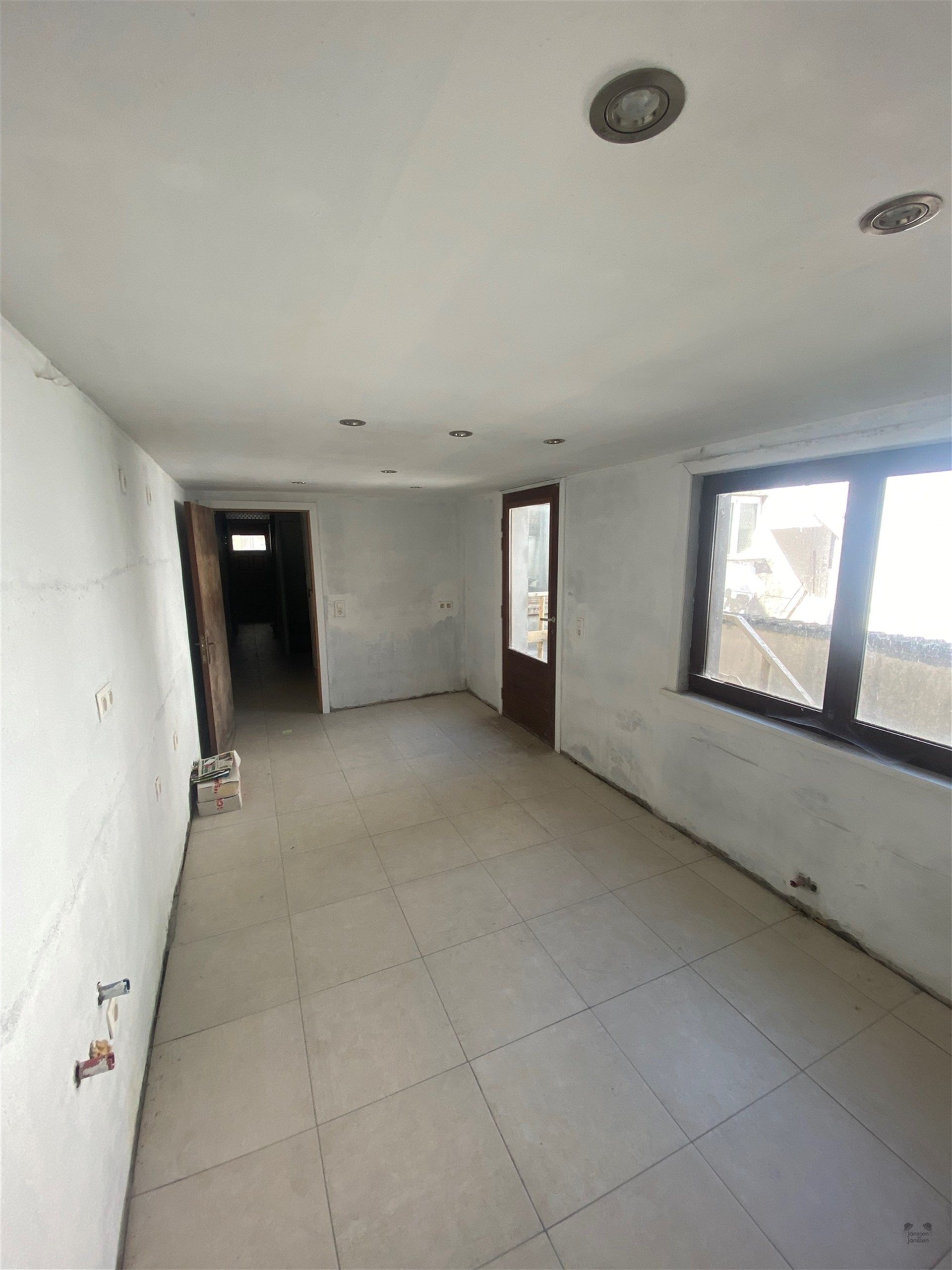 Ruime woning met 5 slaapkamers te Oostende foto 7