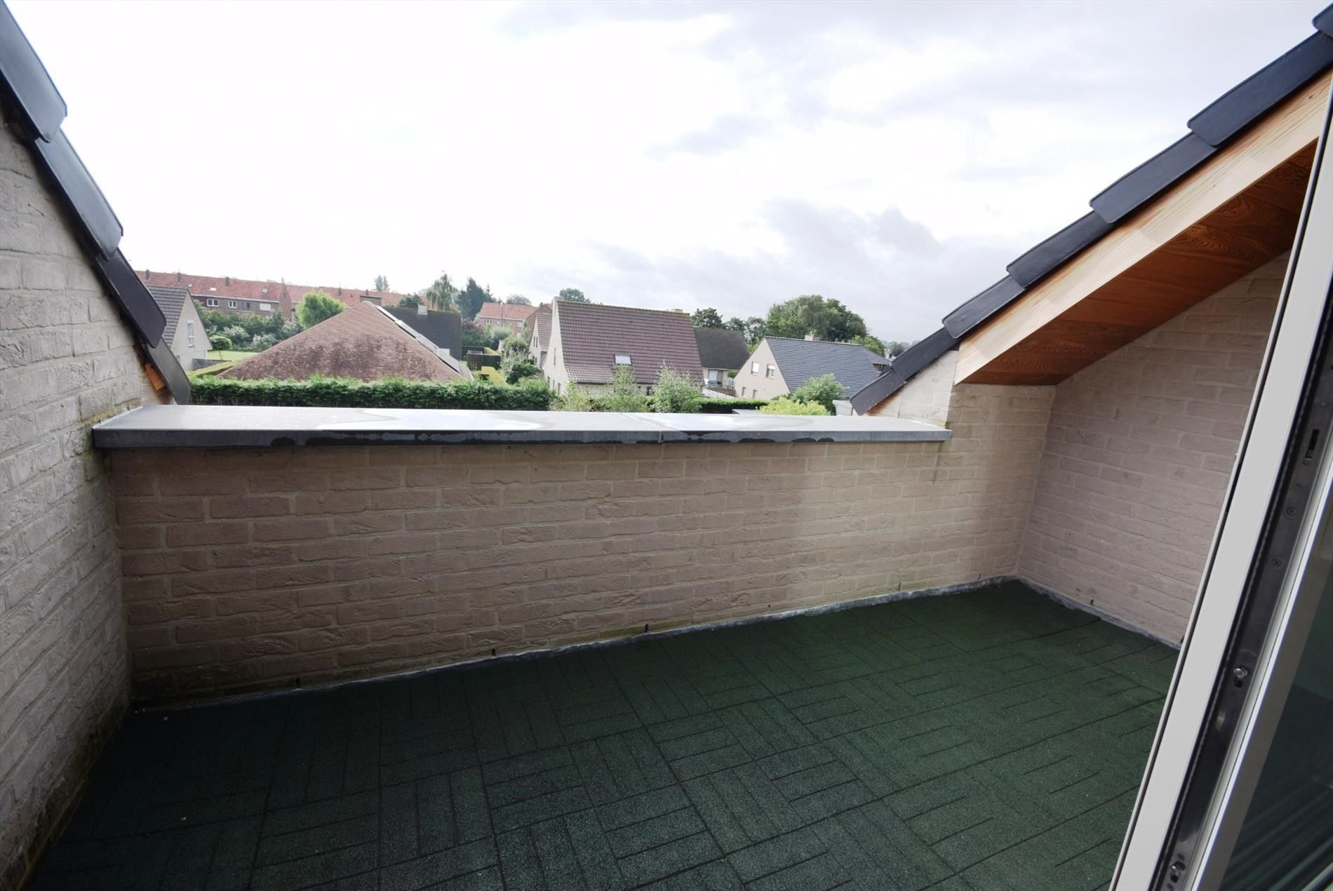 INSTAPKLAAR APPARTEMENT MET TERRAS EN GARAGE foto 4