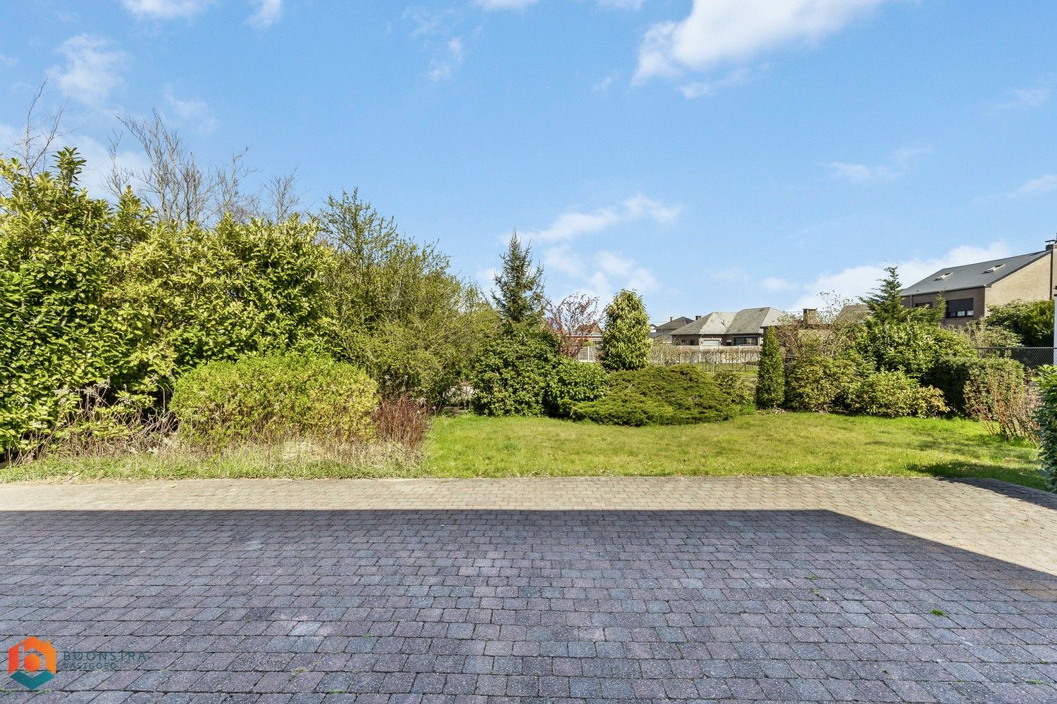 Ruime woning met 3 slpkrs en leuke tuin foto 2