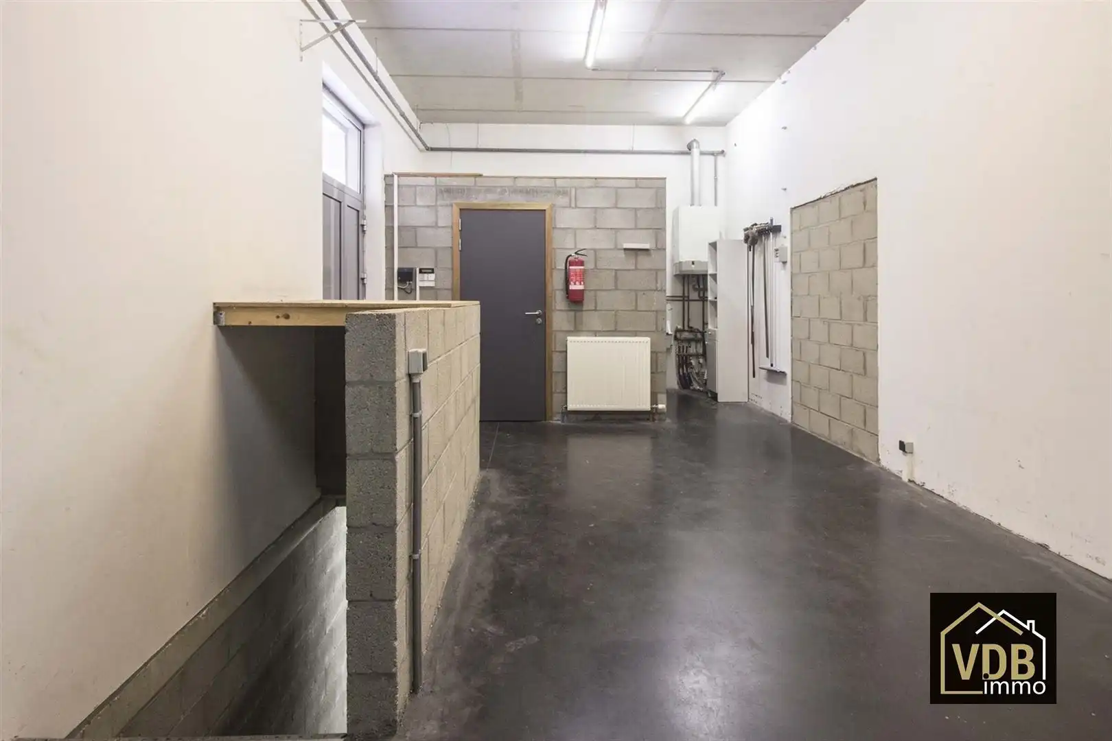 Commercieel gebouw op toplocatie, verhuurd met goed rendemen foto 20