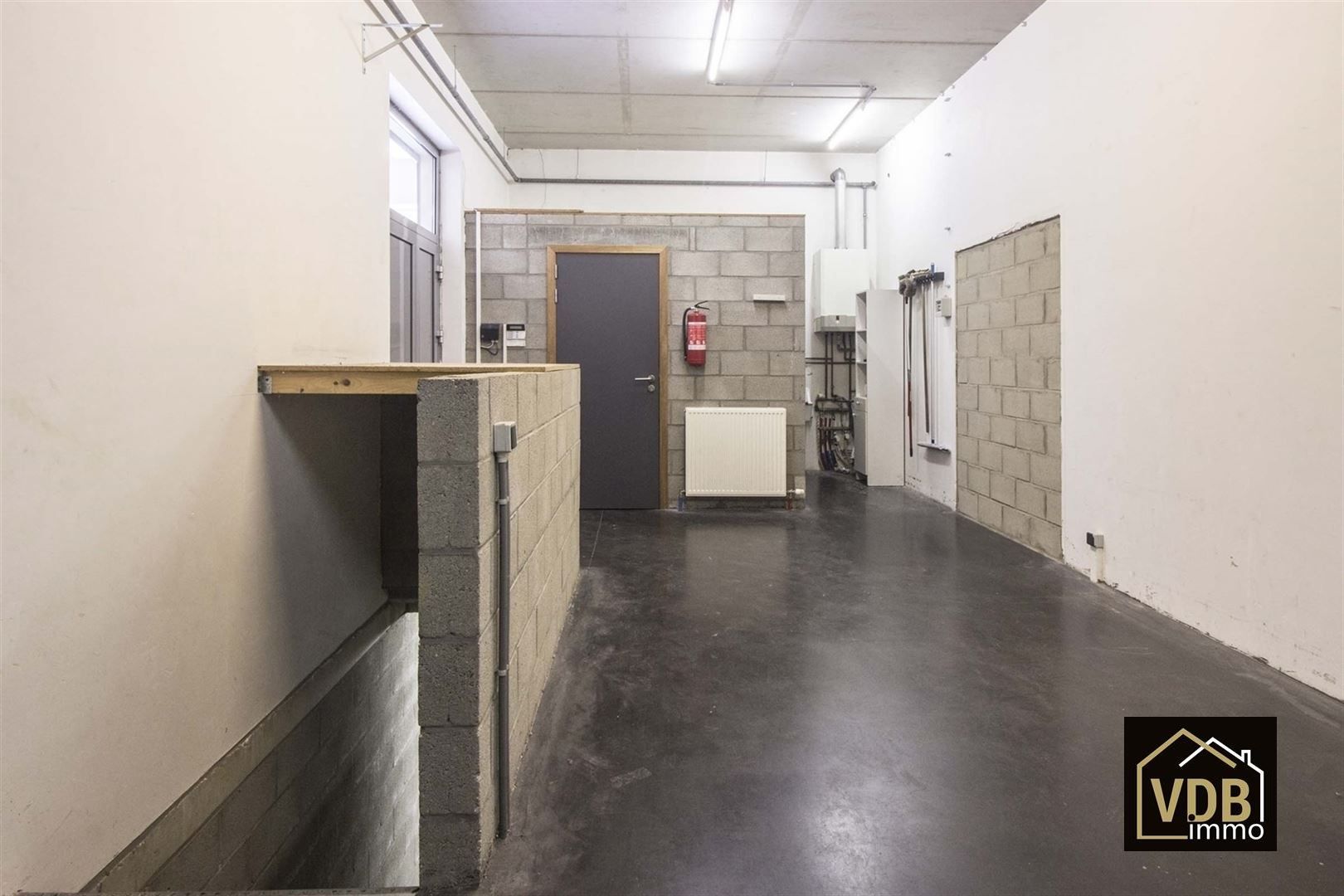 Commercieel gebouw op toplocatie geschikt voor vele doeleinden: kantoor, kleinhandel, groothandel... foto 21