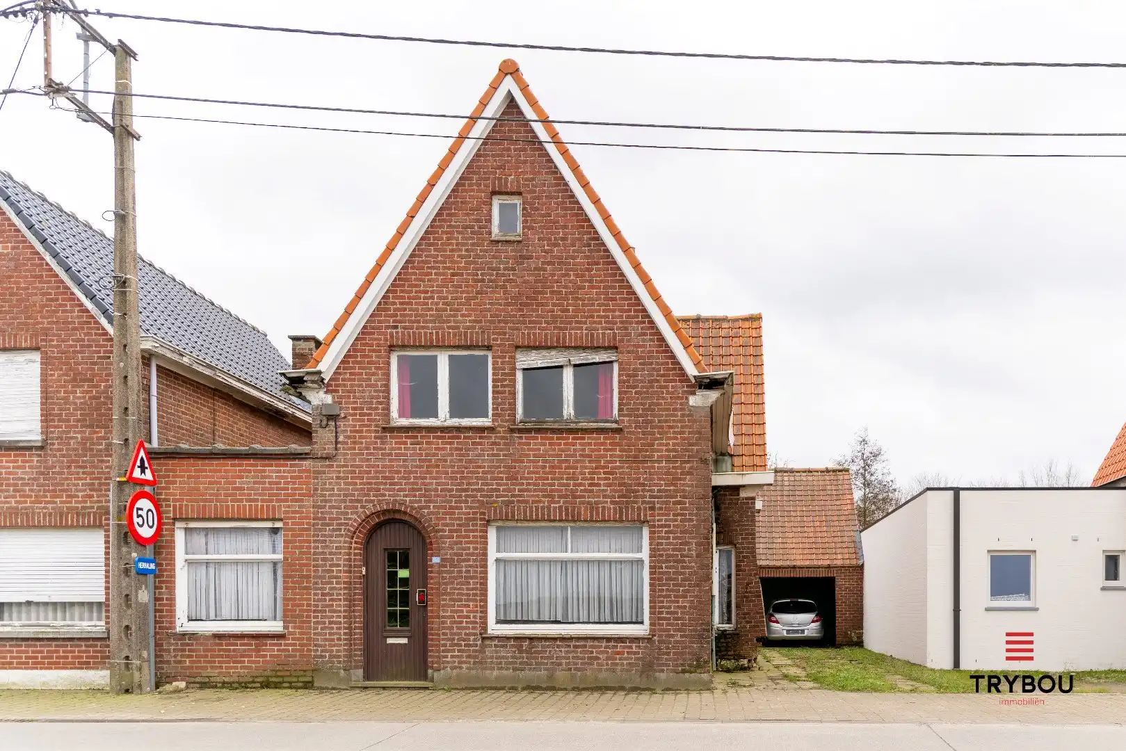 Hoofdfoto van de publicatie: Te renoveren woning met bijgebouw en tuin in Houthulst