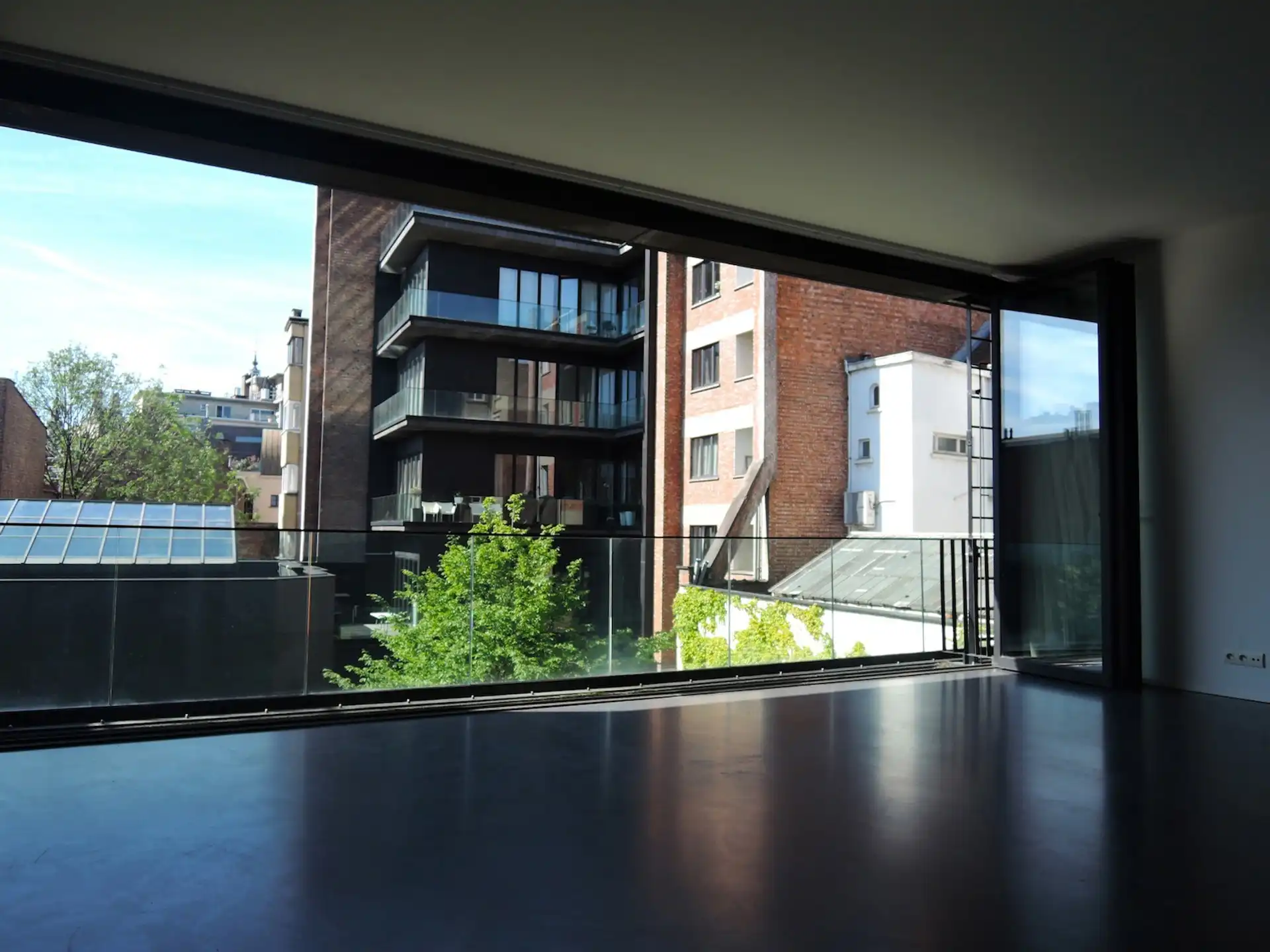 ANTWERPEN - Zonnige loft nabij Theaterplein foto 4