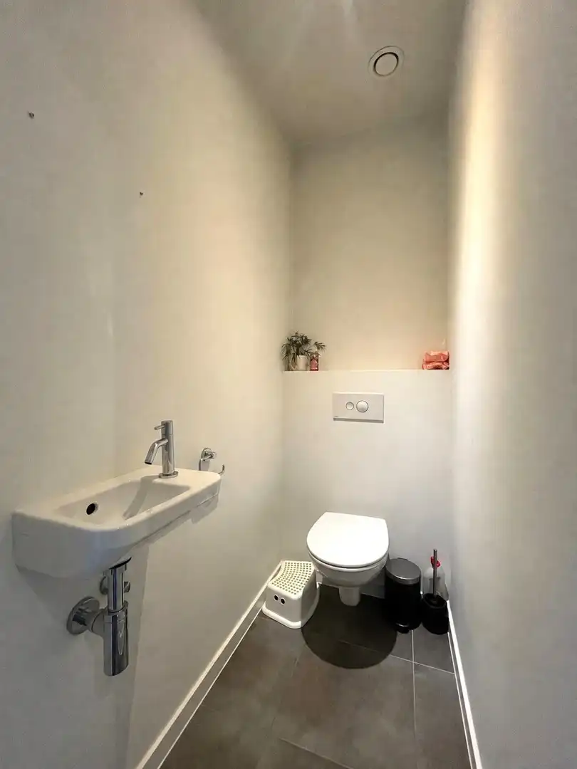 Roeselare – Modern appartement met 2 slaapkamers, zonnig terras en garage foto 11