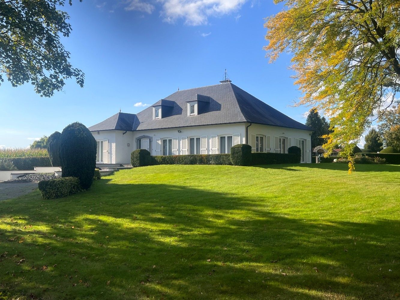 Klassevolle villa op een absolute zichtlocatie op een schitterend perceel met royale frontbreedte foto 2