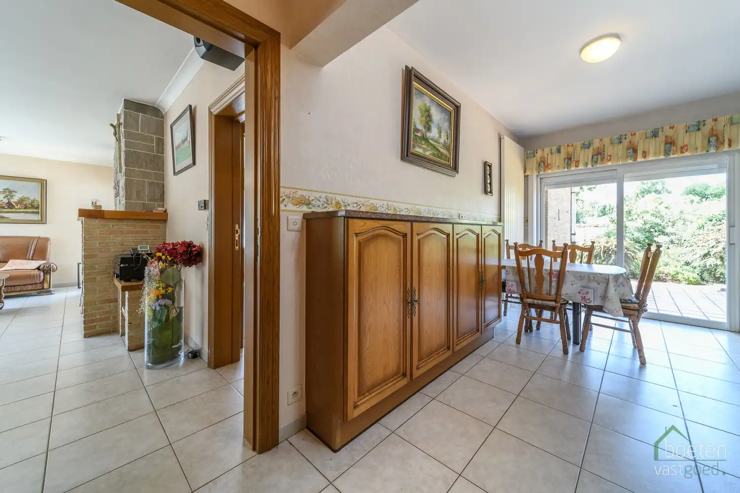 BEVEREN AAN DE IJZER: Zeer degelijke villa-bungalow met alle leefruimtes op het gelijkvloers, ruime garage en tuin op 772m² totale grondopp. foto 5