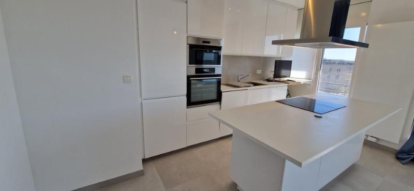 Volledig vernieuwd APPARTEMENT op de 4de verdieping met 2 slaapkamers, ondergrondse kelder en garage in het hoofdgebouw foto 10