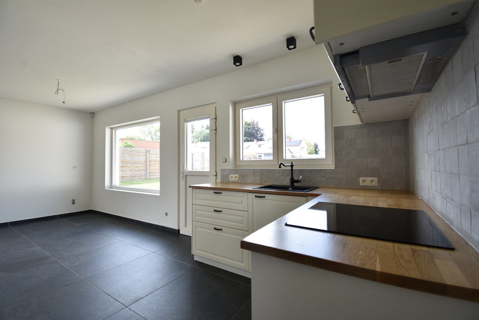 Gerenoveerde en smaakvol afgewerkte woning te Hoeselt  foto 5