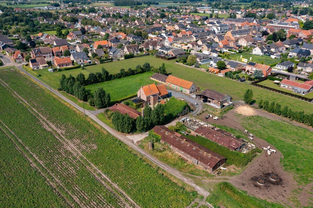 Nabij dorpskern gelegen hoeve te koop te Veldegem foto 14