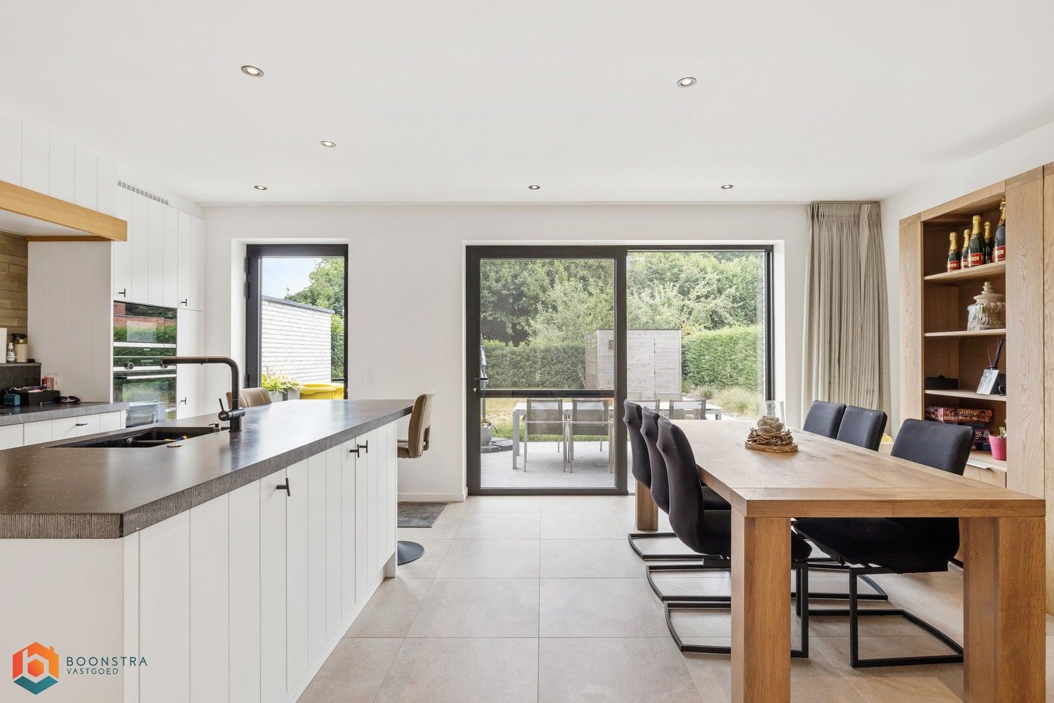 Instapklare woning met 5 slpkrs en tuin te Itegem foto 2
