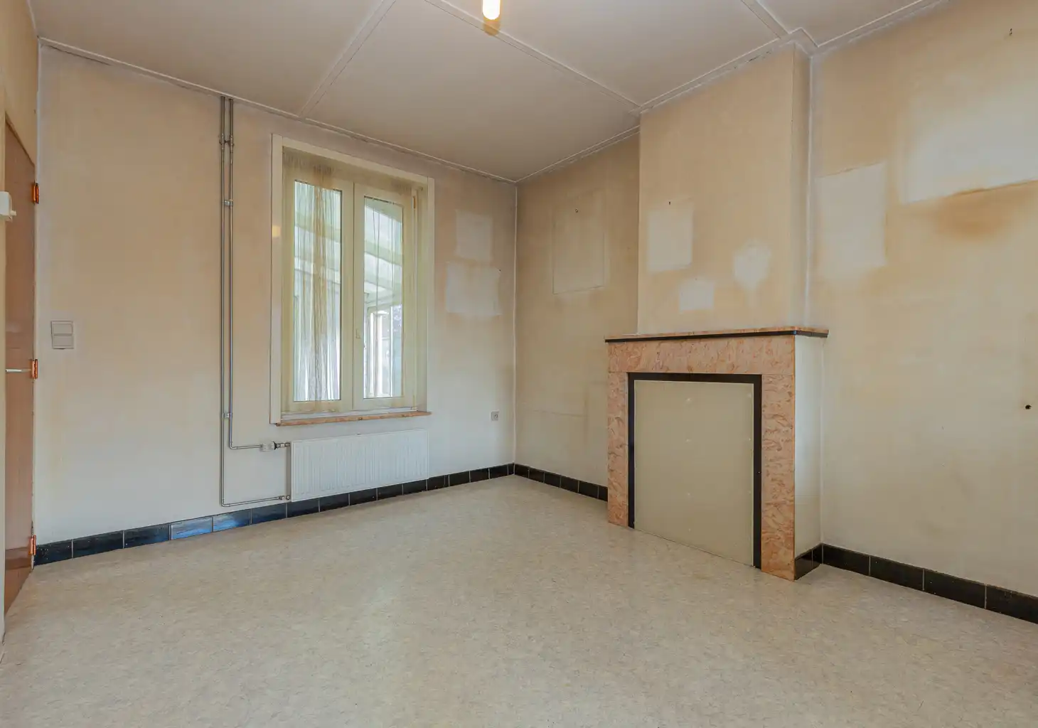 Op te frissen gezinswoning met 3 slaapkamers foto 2