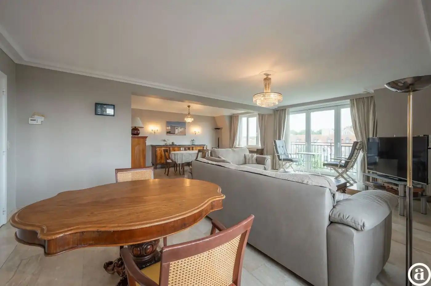 Hoekappartement van 130 m² gelegen in een villa residentie te Zoute foto 7