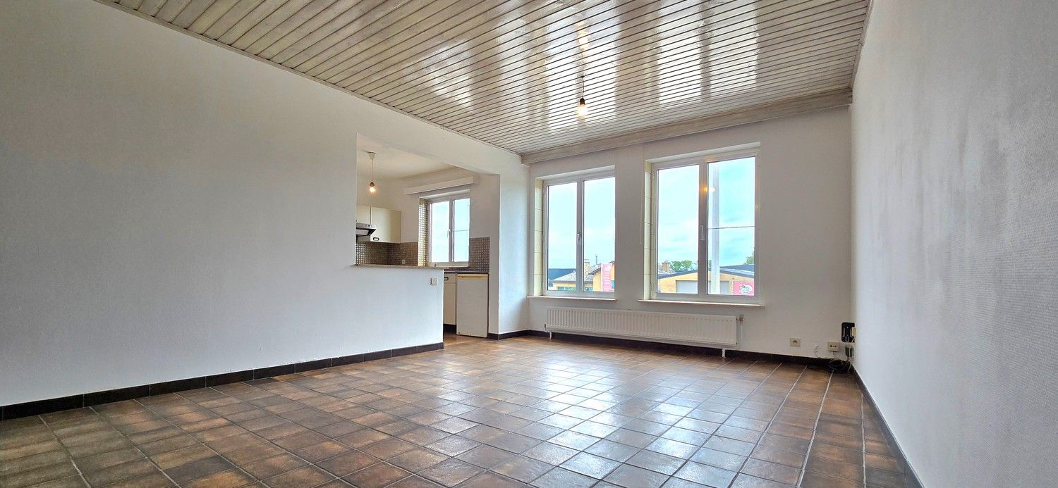 Instapklaar 2-slaapkamer appartement met garage, autostaanplaats en kelderberging foto 3