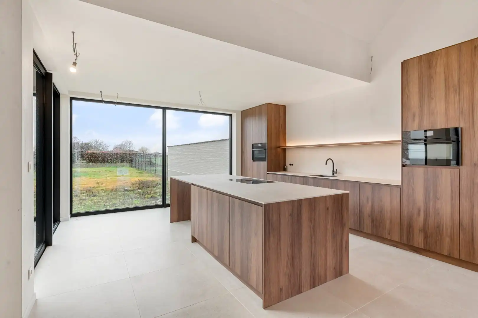 Exclusieve, volledig afgewerkte halfvrijstaande woning na transformatie van bestaande hoeve naar 2 BEN-woningen!  foto 9