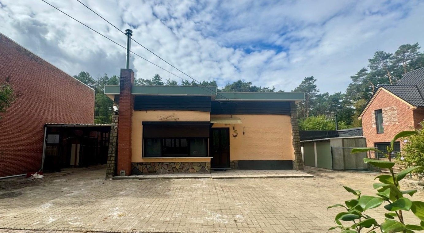 Hoofdfoto van de publicatie: TE RENOVEREN BUNGALOW