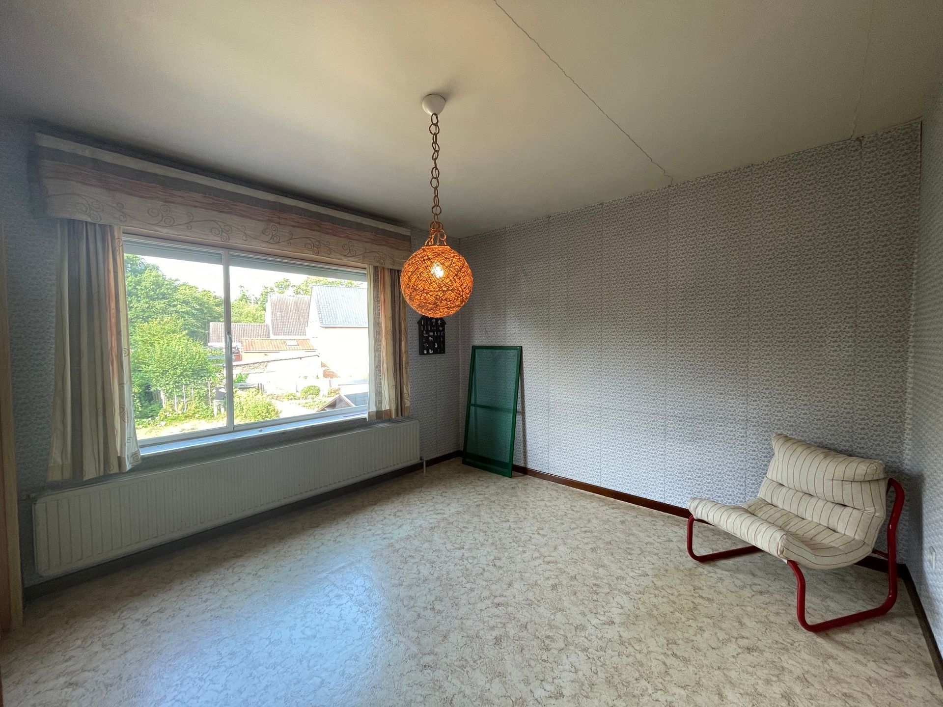 Te renoveren woning met veel potentieel foto 20