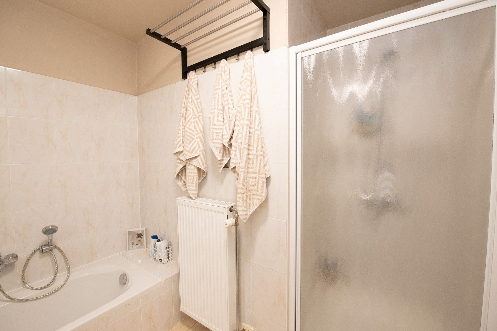 Gelijkvloers appartement in centrum Waregem met tuintje & garage. foto 9