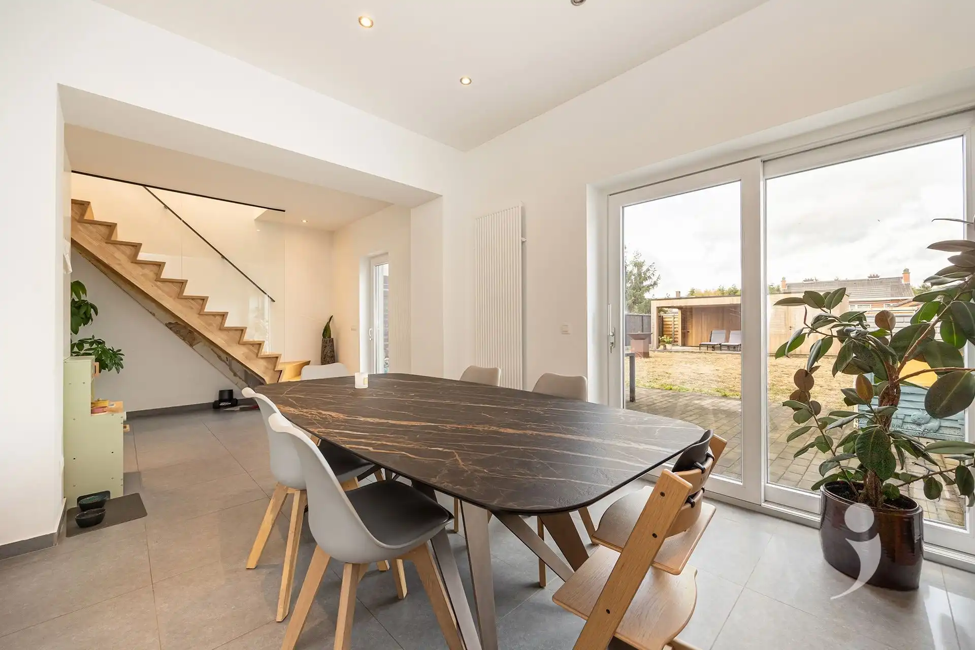 Recent gerenoveerde woning op een rustige locatie! foto 8