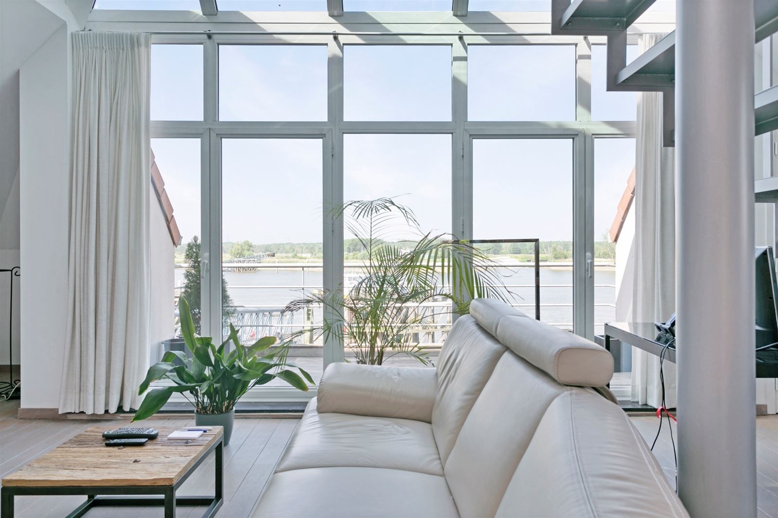 Uniek dakappartement met Scheldezicht! foto 7