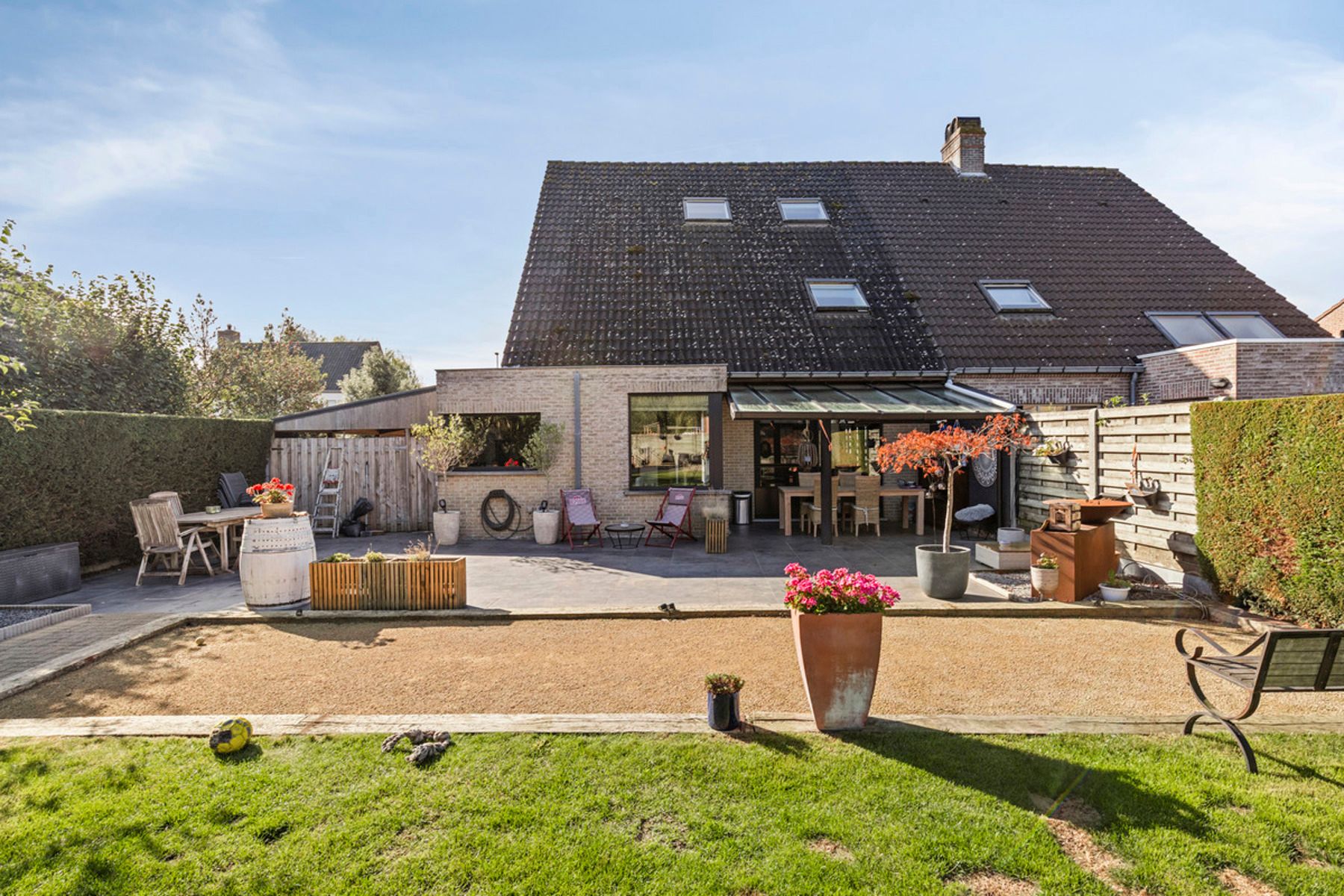 Instapklare HOB met 4 slaapkamers en polyvalent bijgebouw foto 25