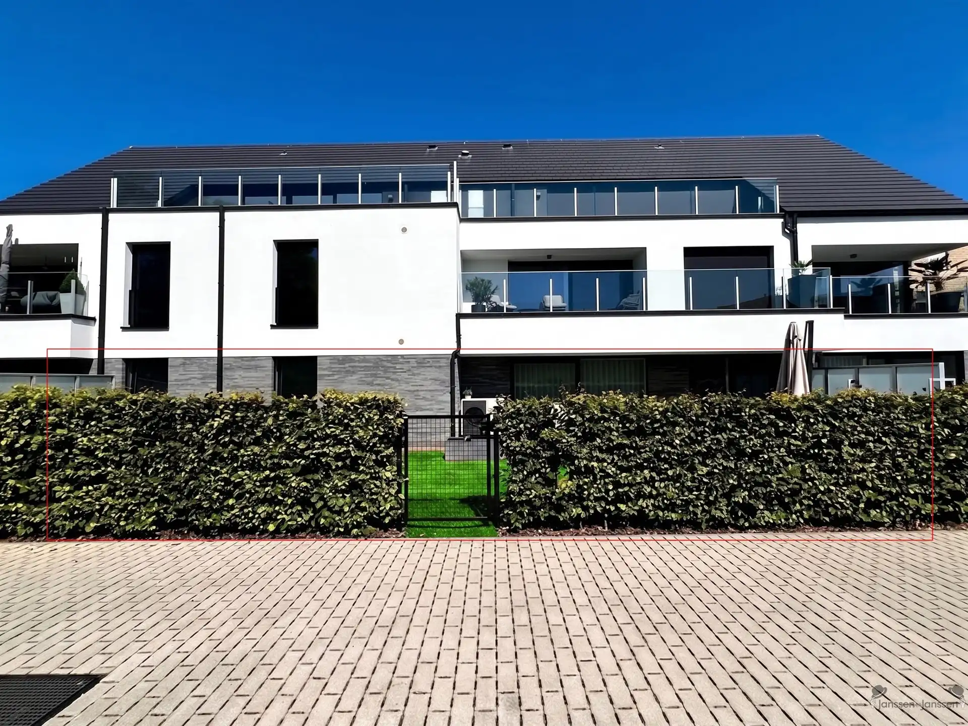 Nieuwbouw appartement glkvlrs met tuin, carport en buitenberging foto 14